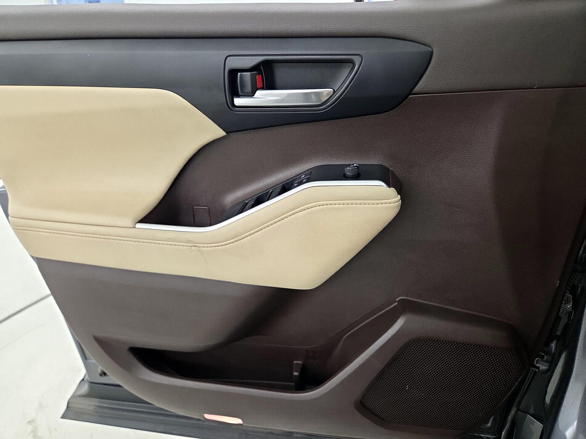 Thumbnail: 2021 Toyota Highlander - 12