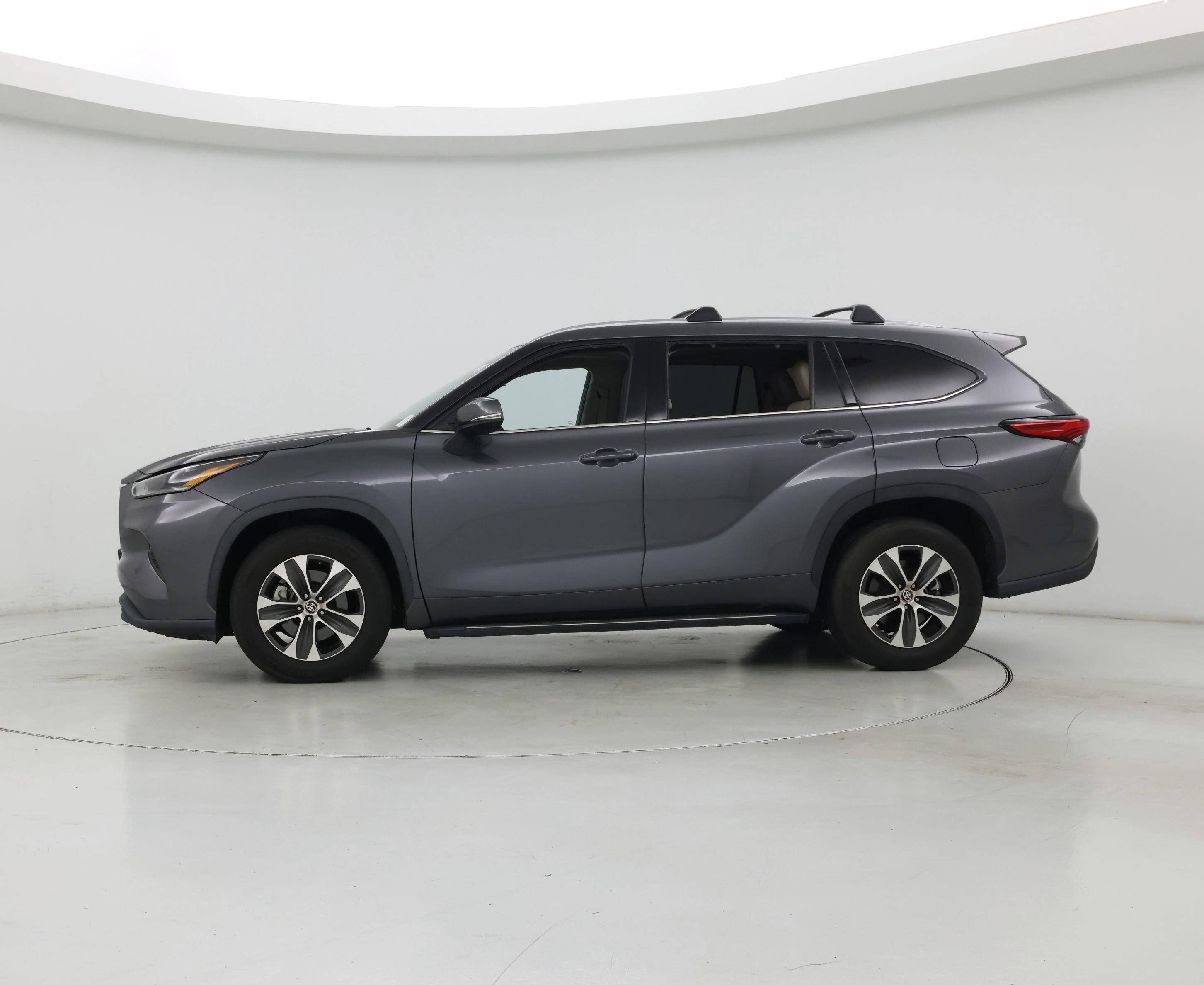 Thumbnail: 2021 Toyota Highlander - 3