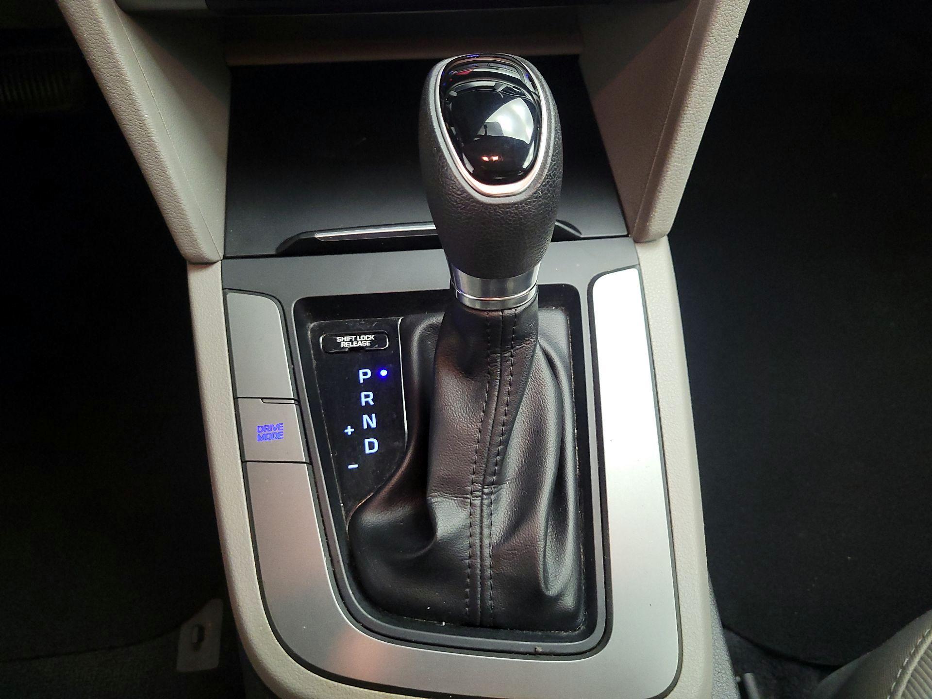 Thumbnail: 2017 Hyundai Elantra - 15