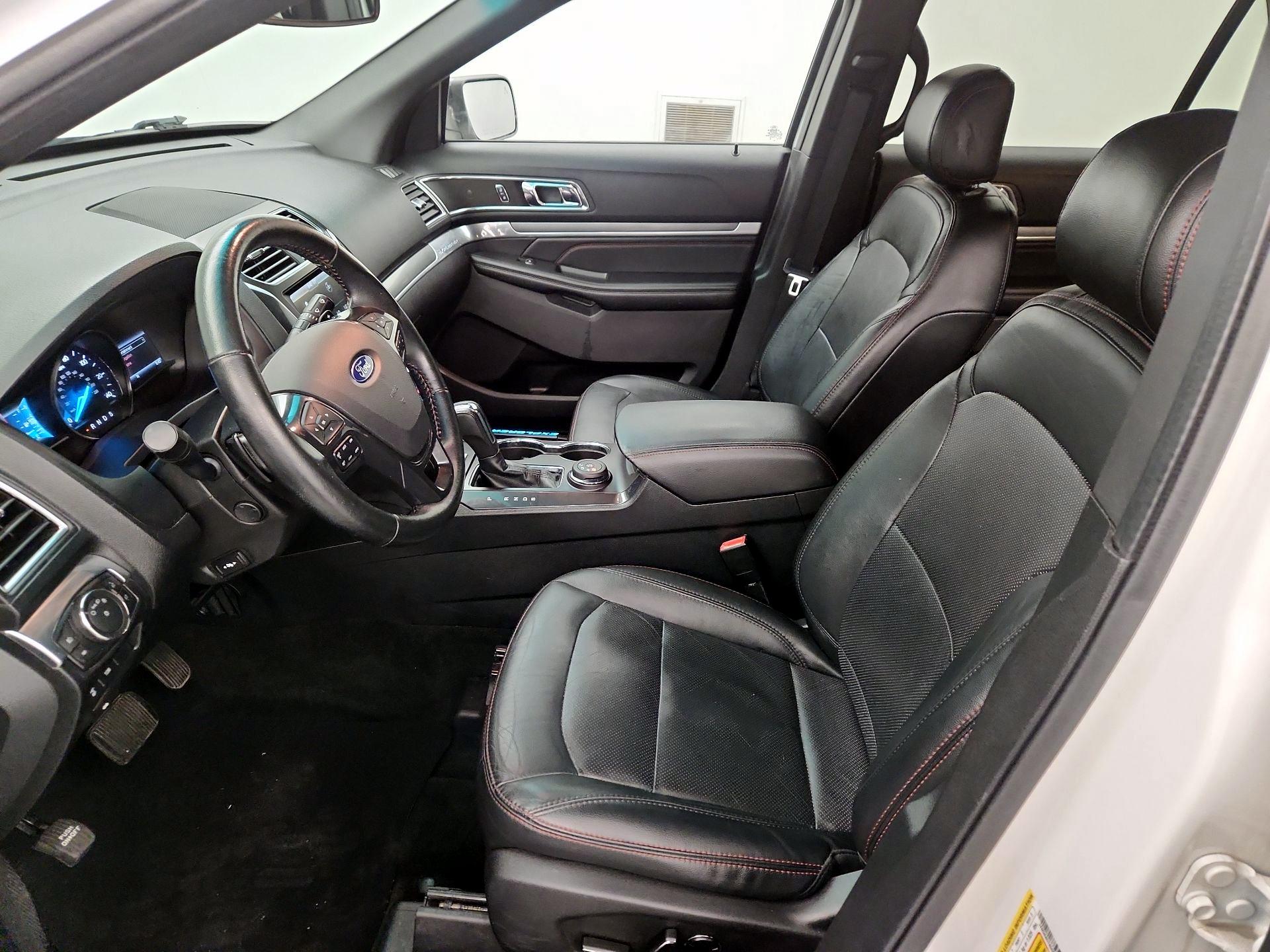 Thumbnail: 2016 Ford Explorer - 11