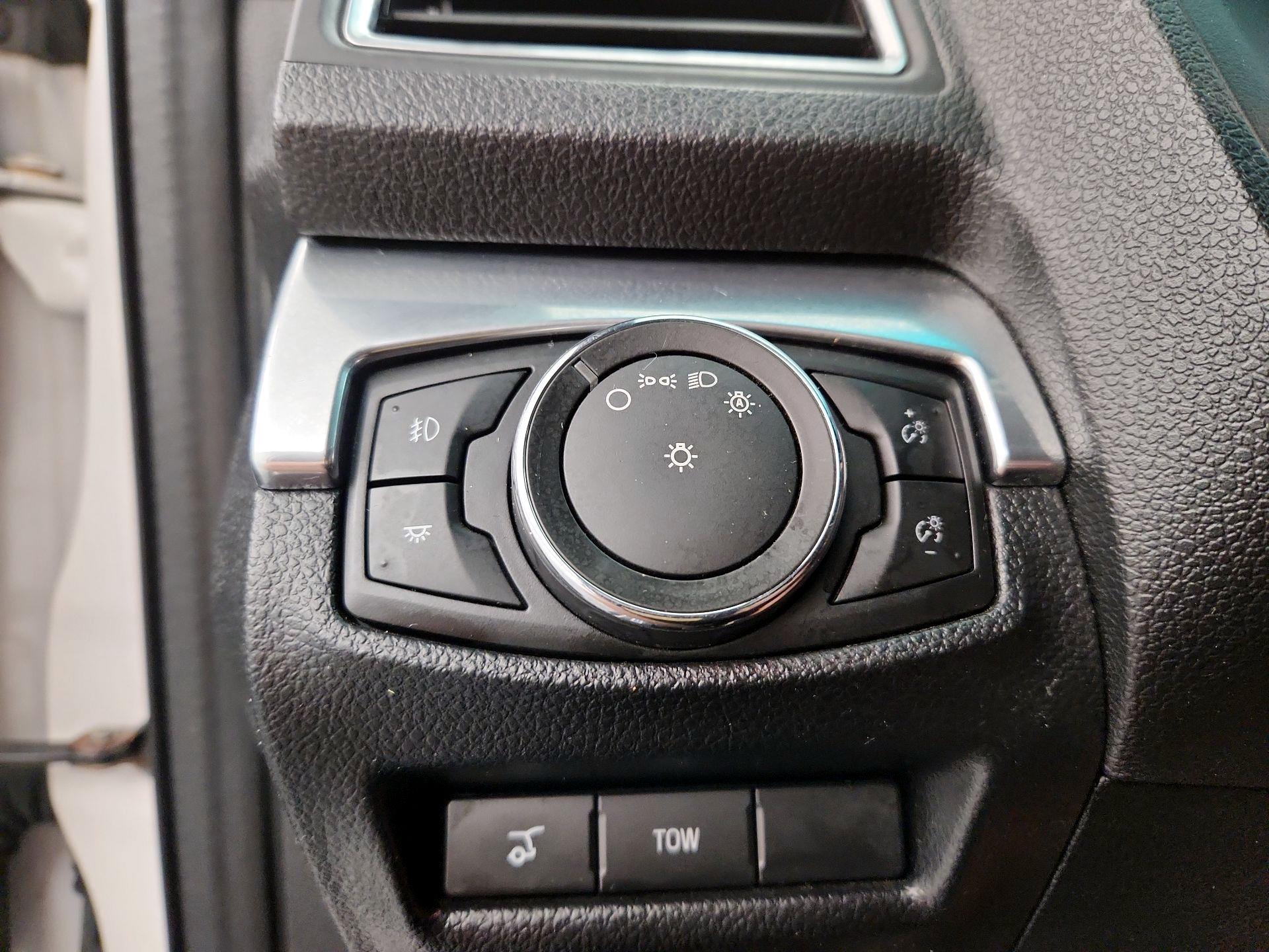 Thumbnail: 2016 Ford Explorer - 13