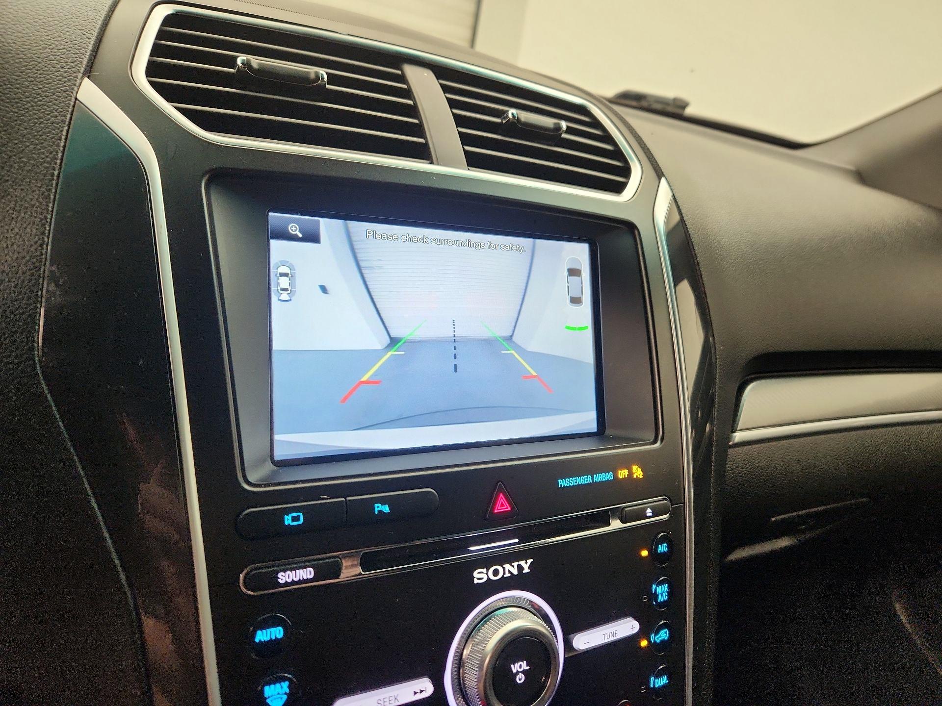 Thumbnail: 2016 Ford Explorer - 14