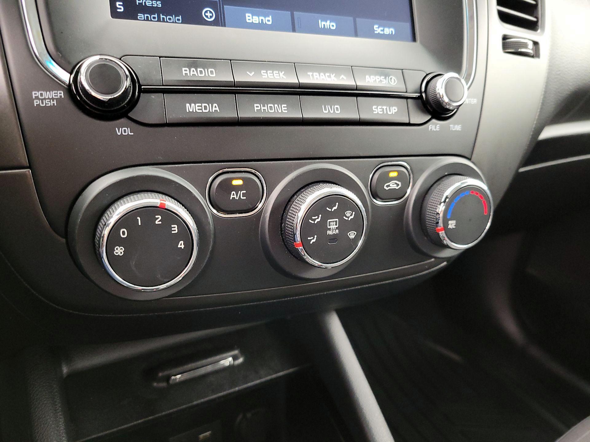 Thumbnail: 2018 Kia Forte - 16