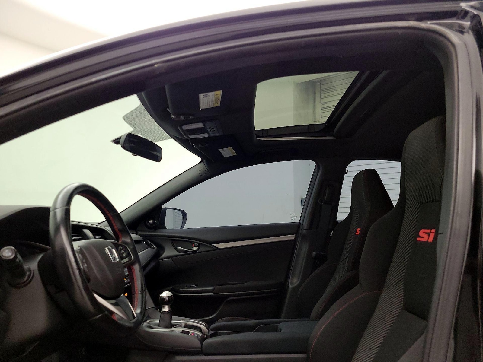 Sunroof(s) & Overhead Airbags