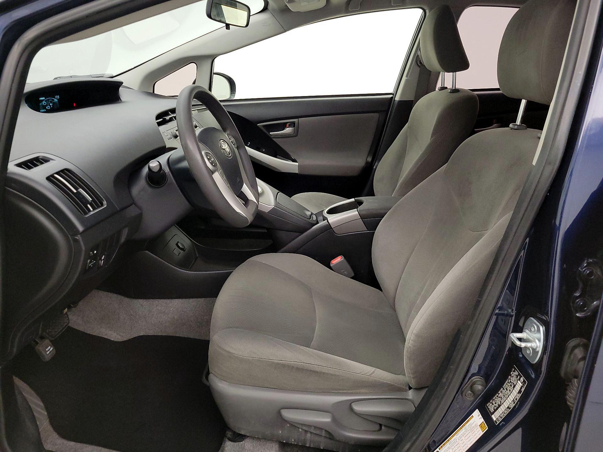 Thumbnail: 2015 Toyota Prius - 9