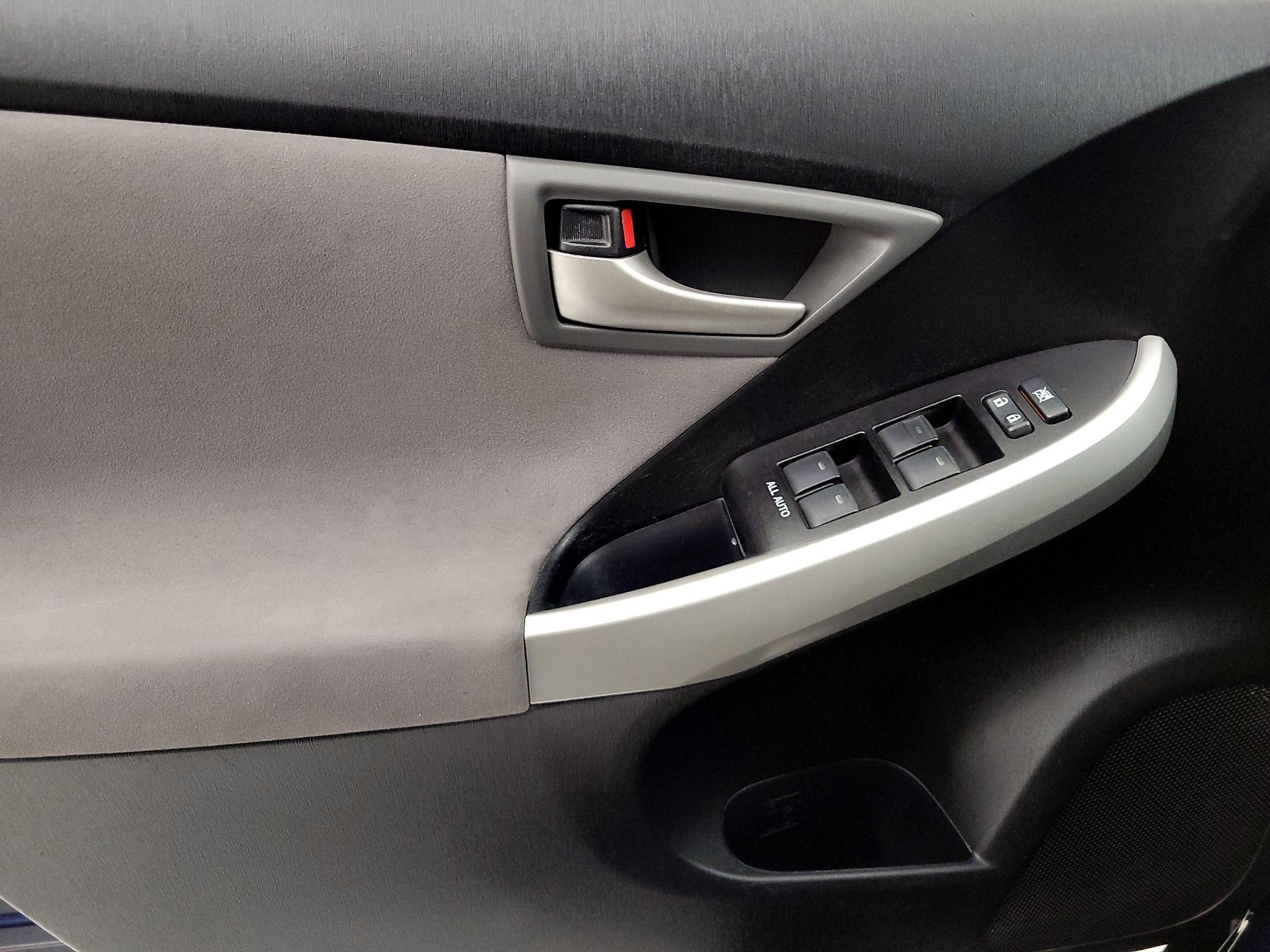 Thumbnail: 2015 Toyota Prius - 10
