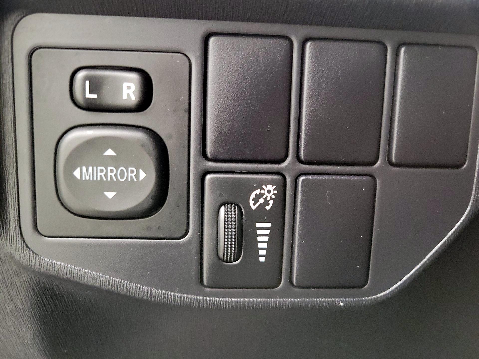 Thumbnail: 2015 Toyota Prius - 11