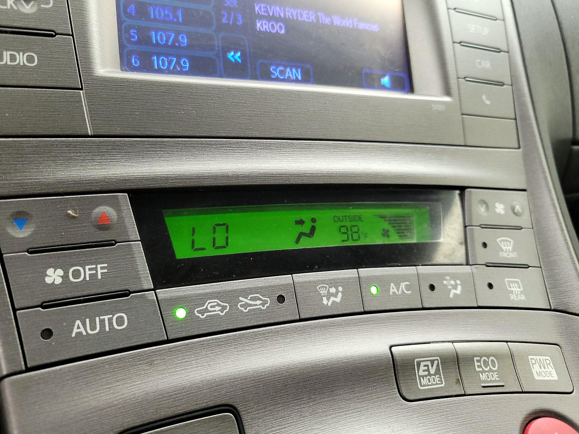 Thumbnail: 2015 Toyota Prius - 14