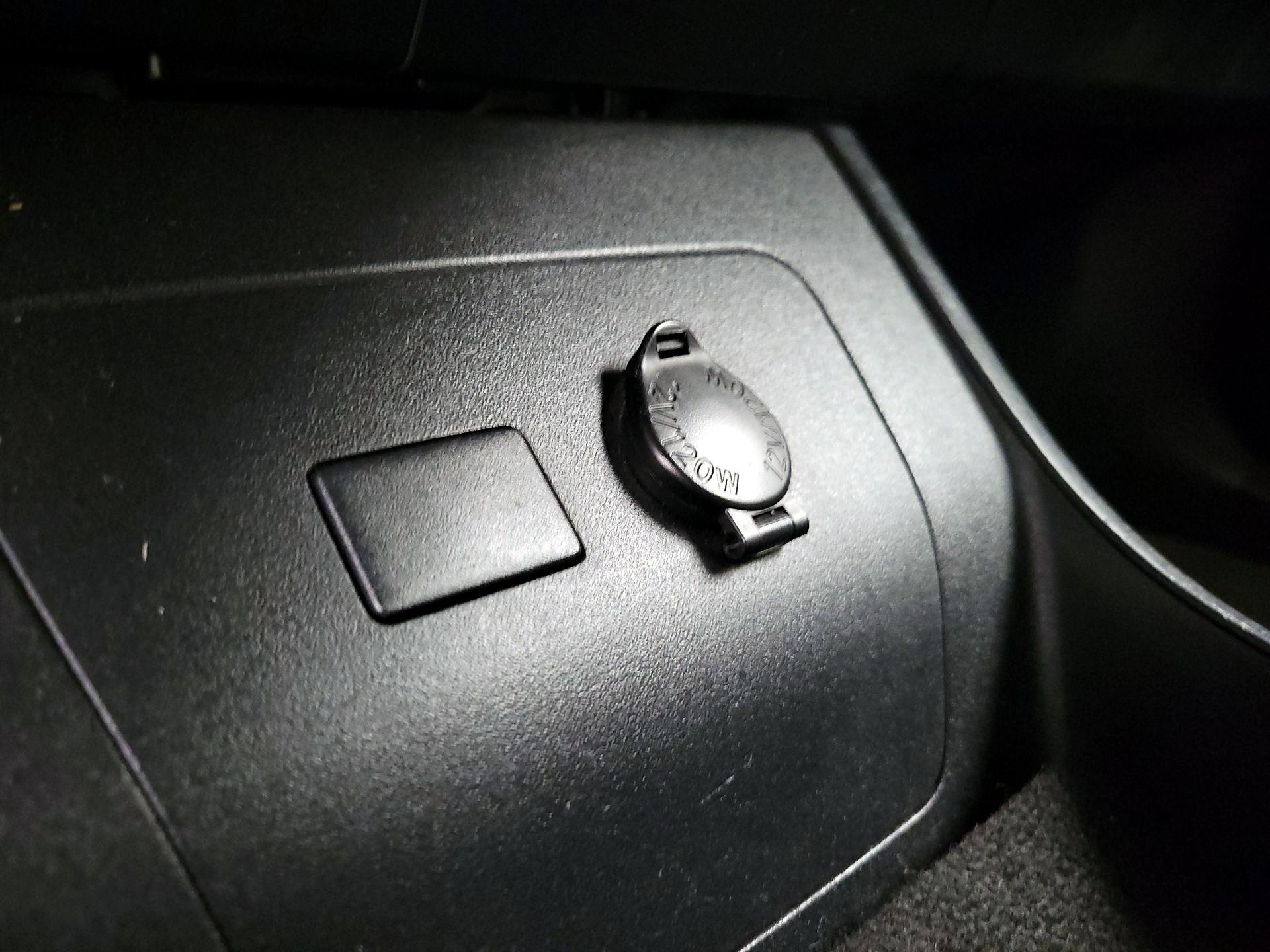 Thumbnail: 2015 Toyota Prius - 16