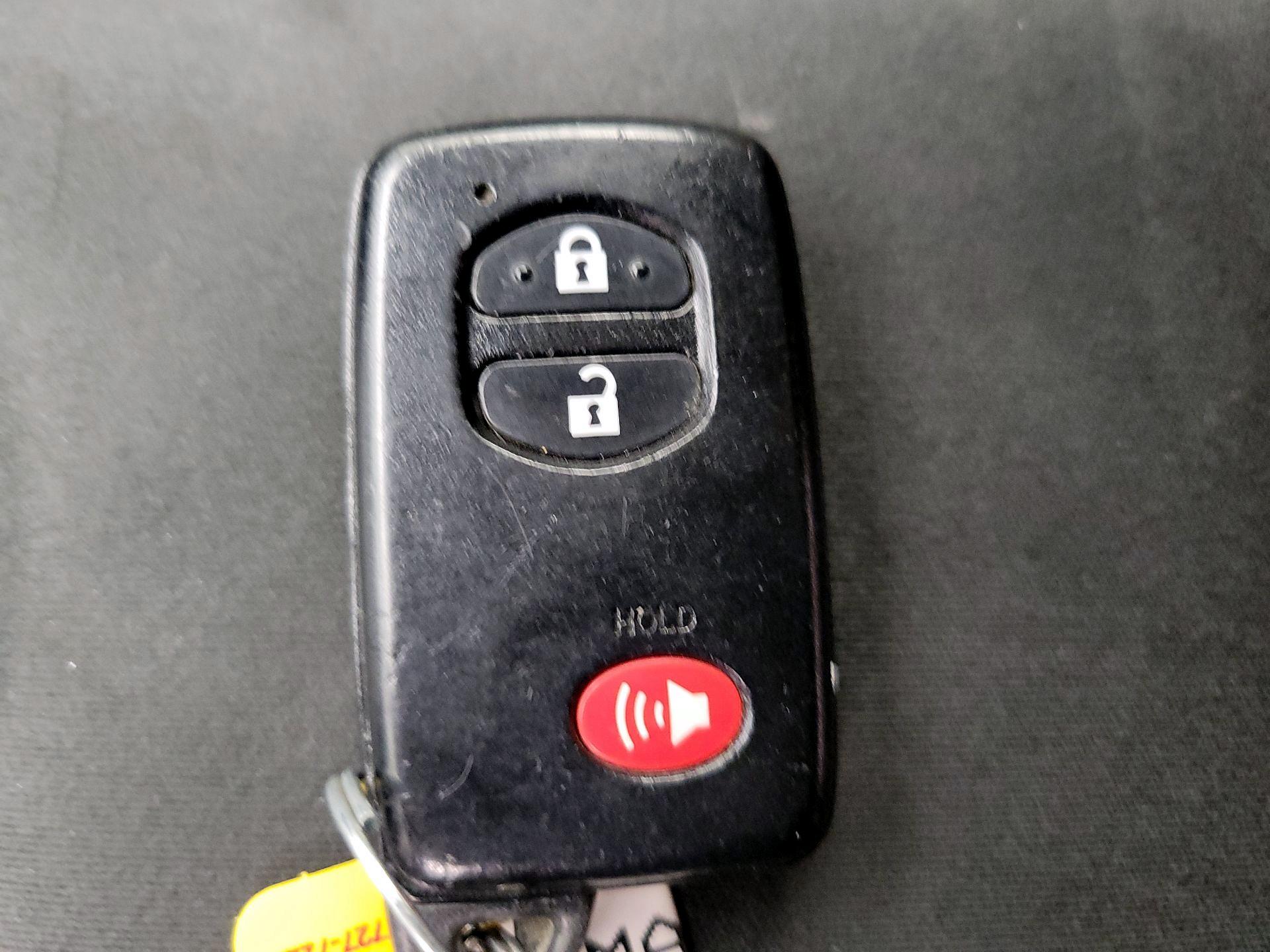 Thumbnail: 2015 Toyota Prius - 20