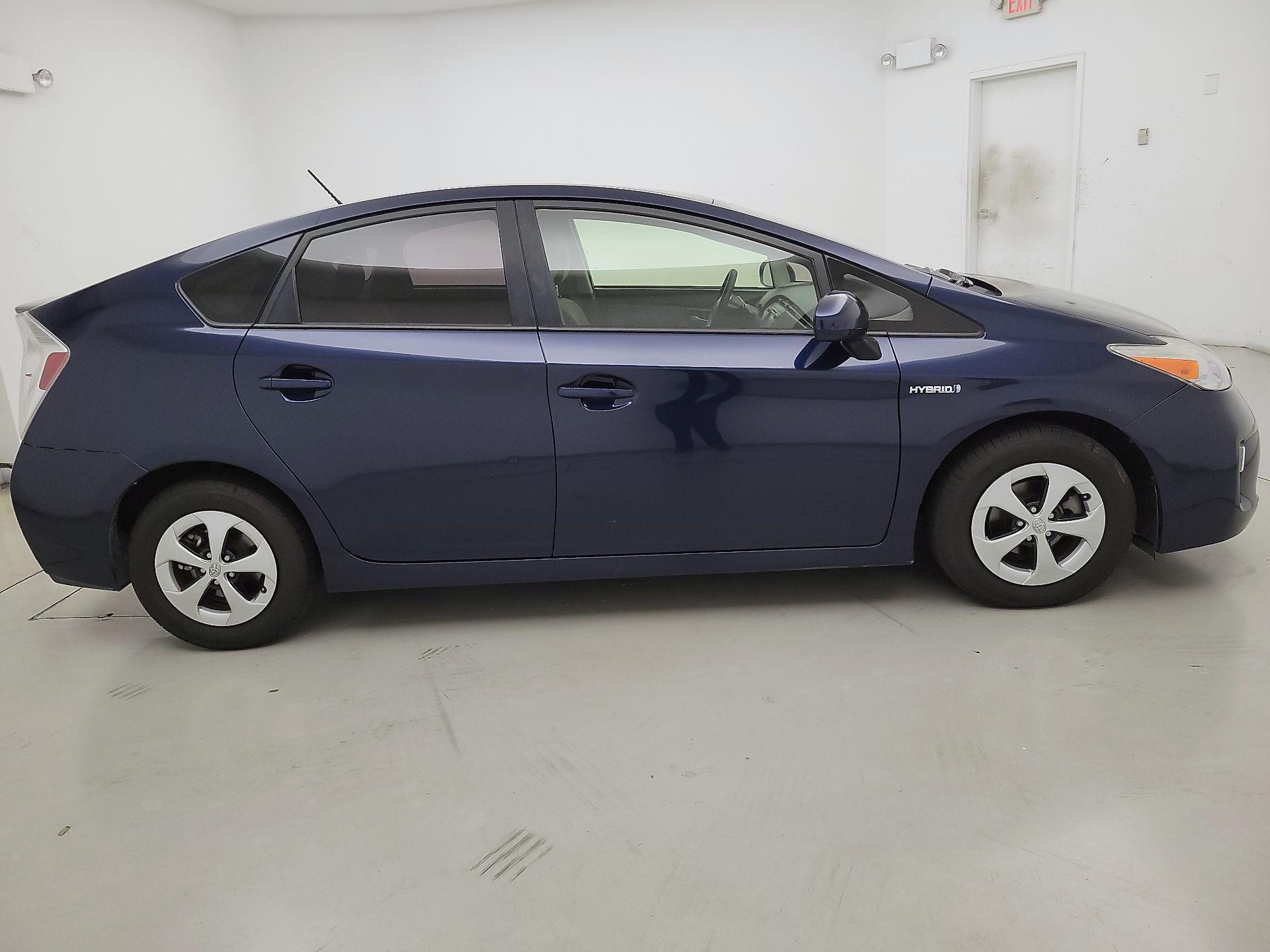 Thumbnail: 2015 Toyota Prius - 4