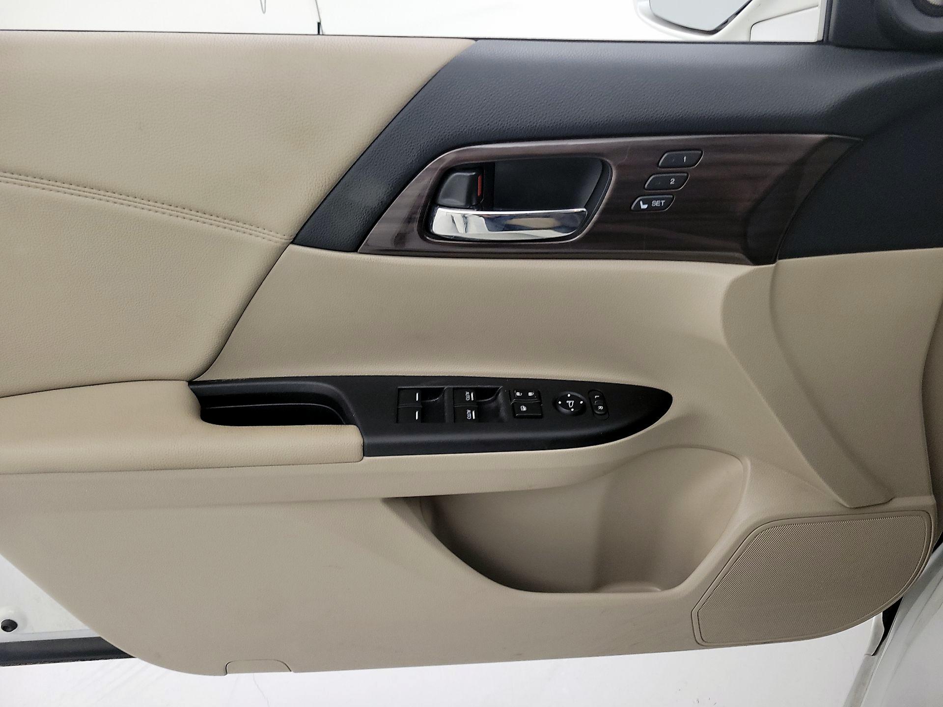 Thumbnail: 2017 Honda Accord - 12