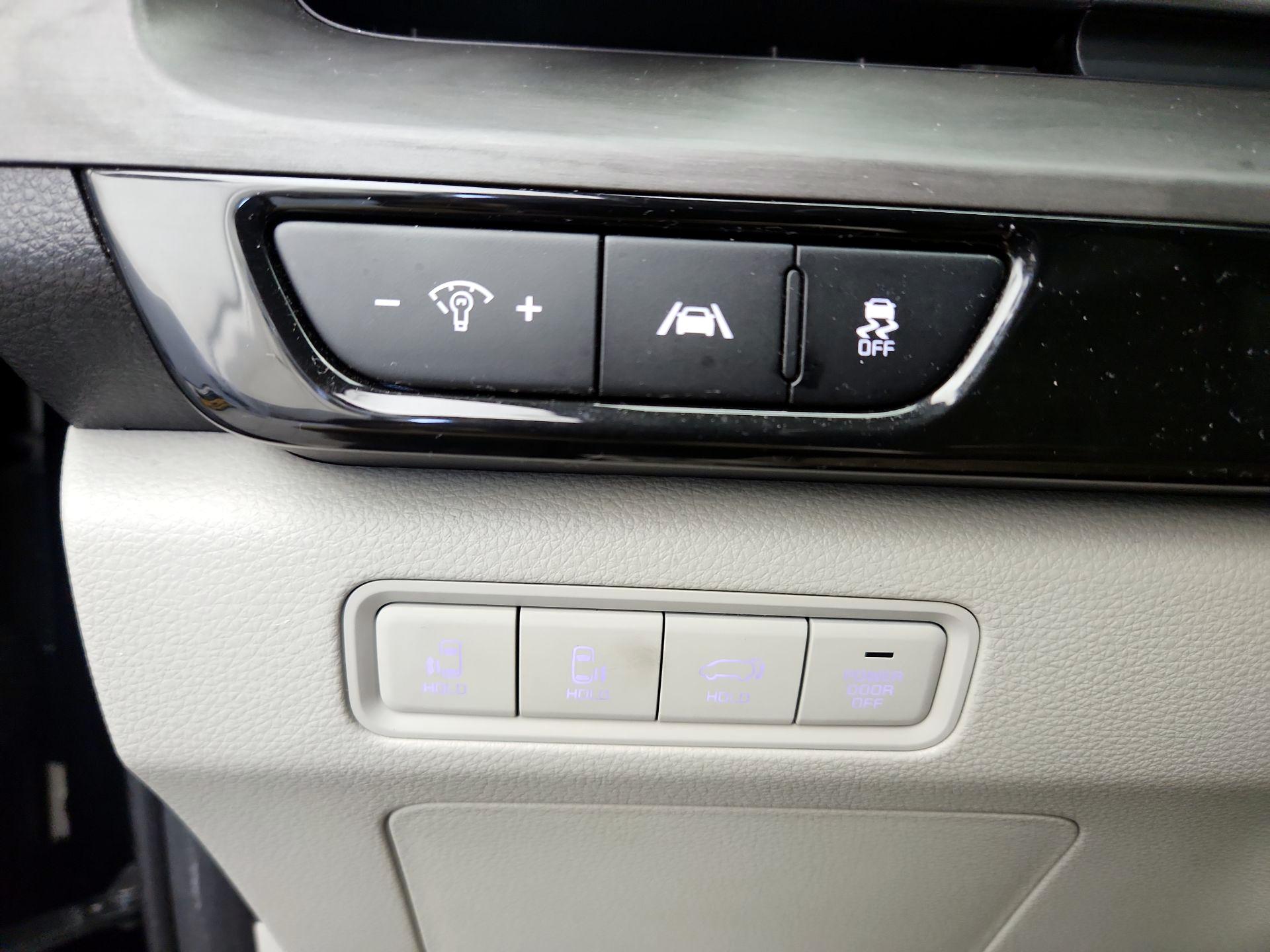 Thumbnail: 2023 Kia Carnival - 13