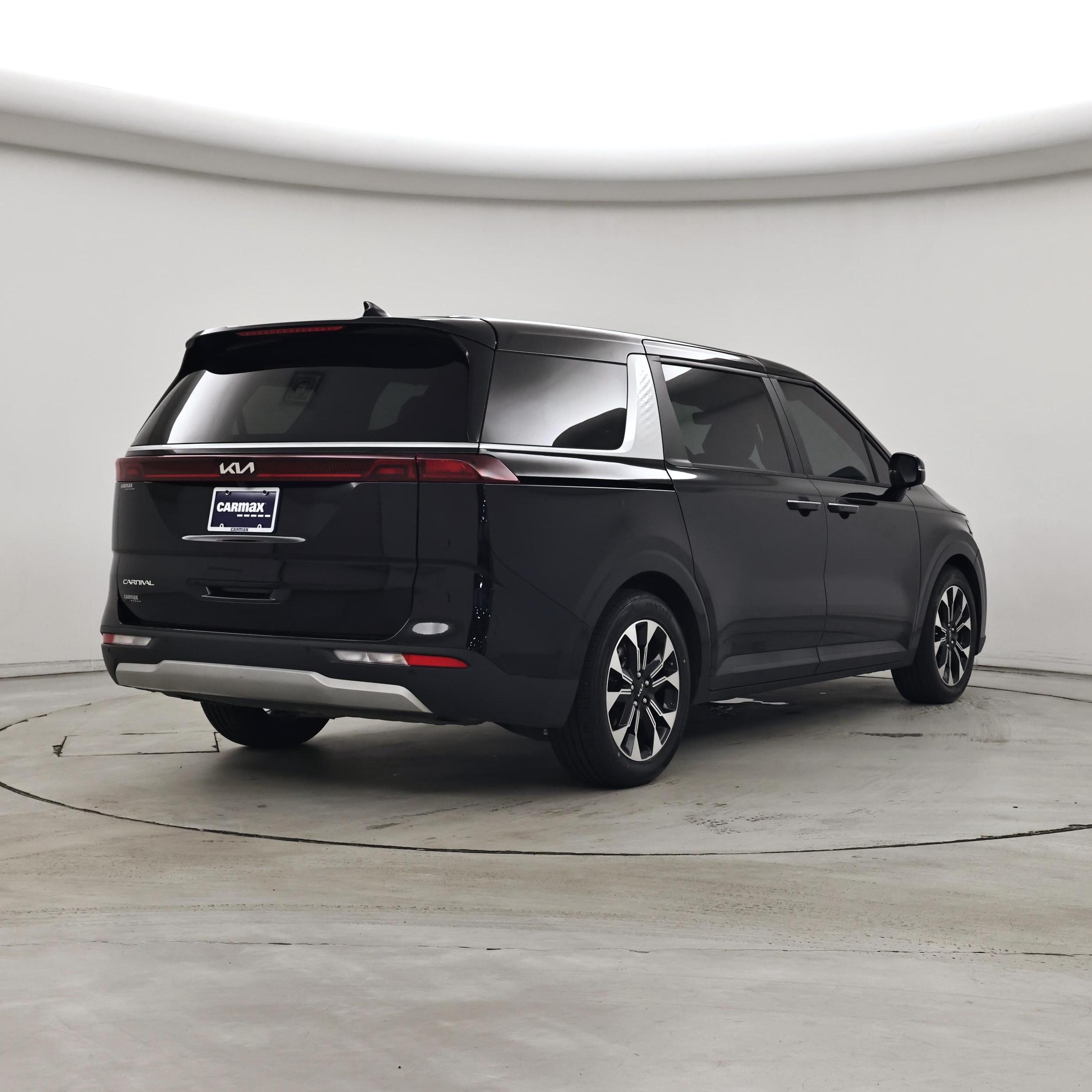Thumbnail: 2023 Kia Carnival - 8