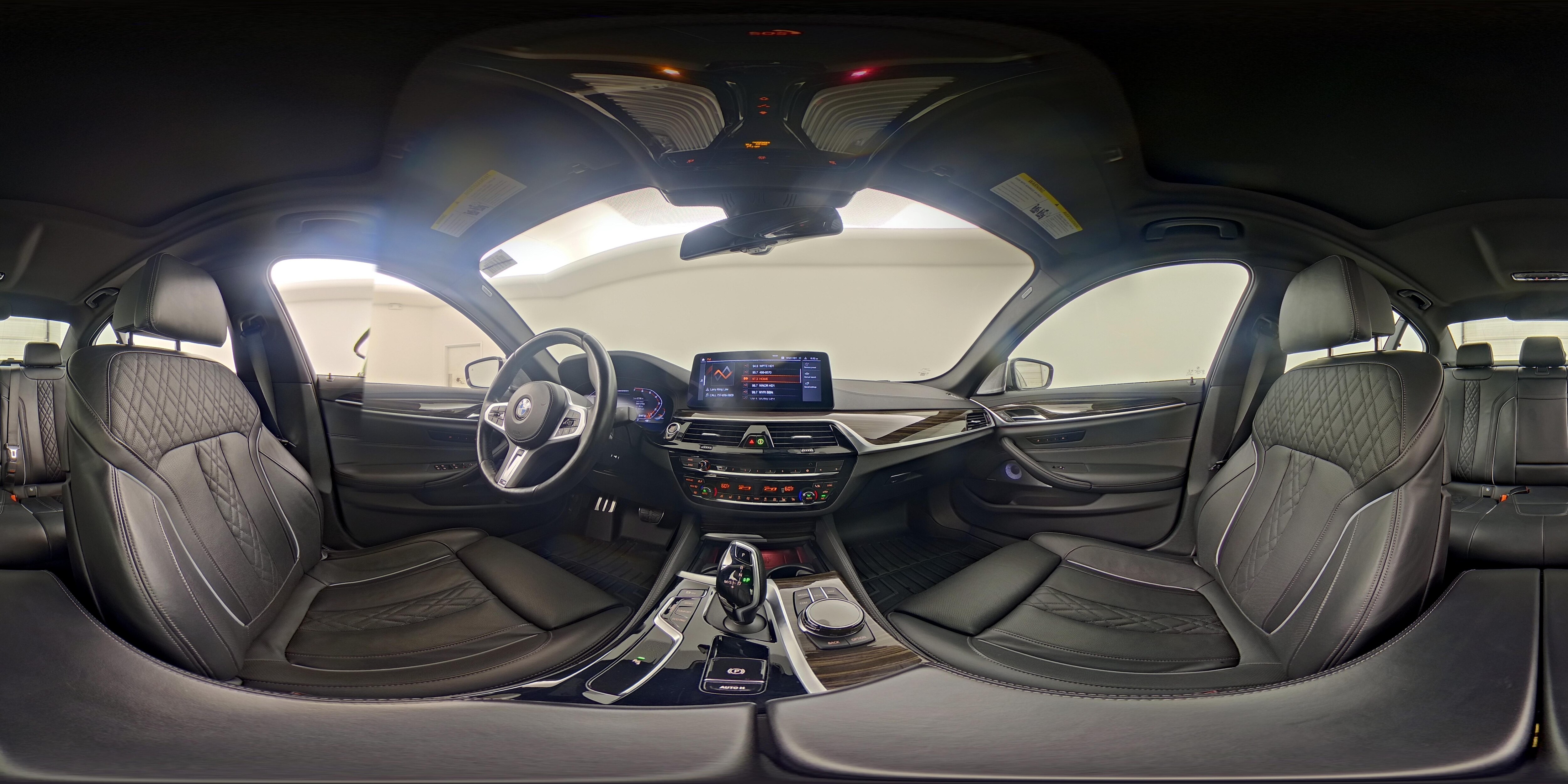2021 BMW 5 Series M550i - Photo 26