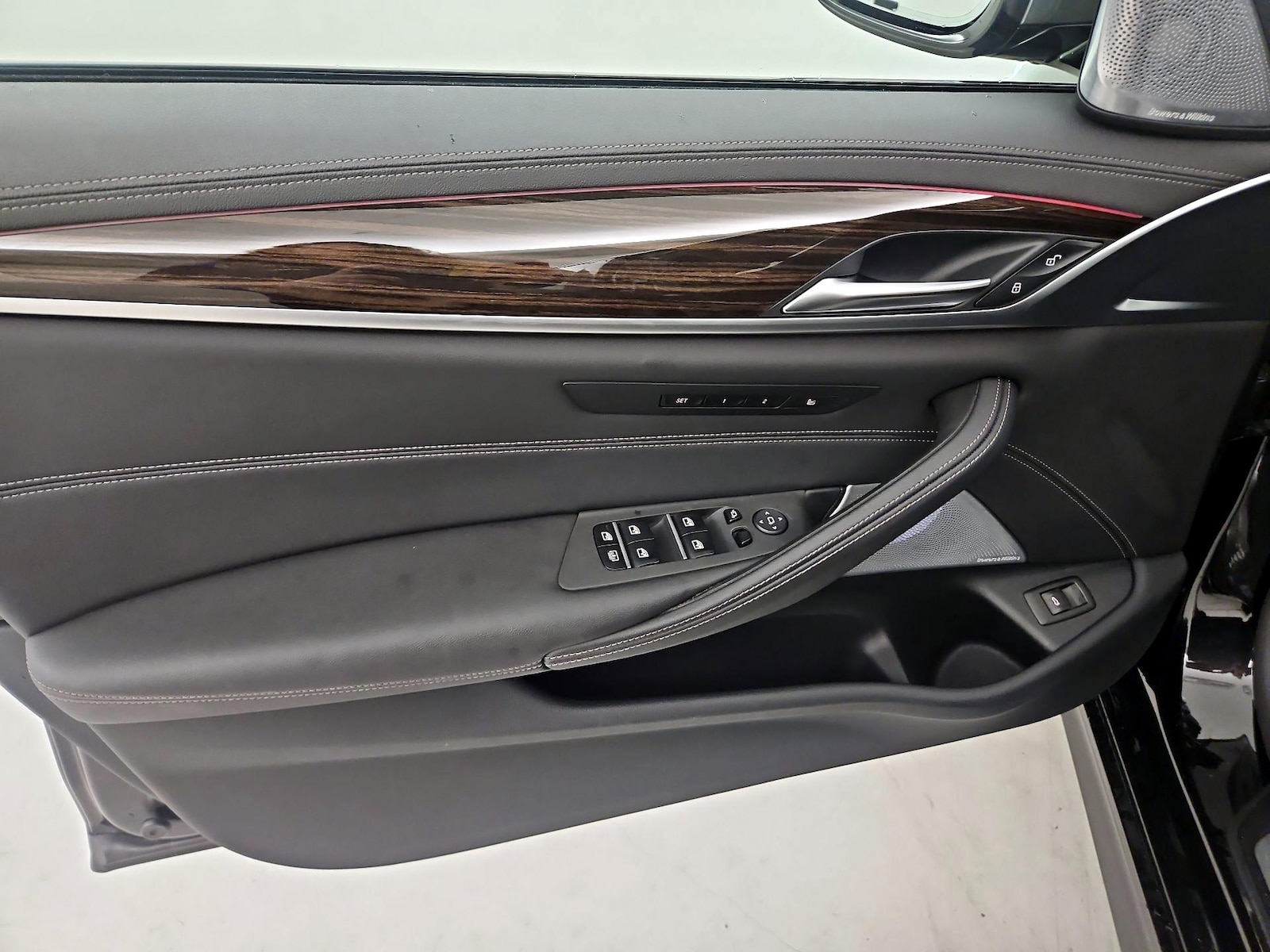 2021 BMW 5 Series M550i - Photo 13