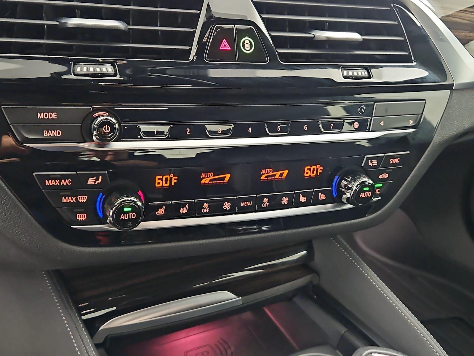 2021 BMW 5 Series M550i - Photo 18