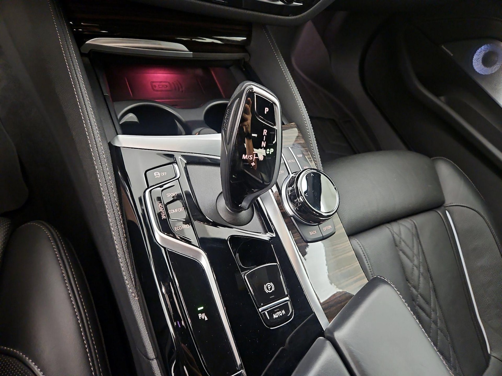2021 BMW 5 Series M550i - Photo 19