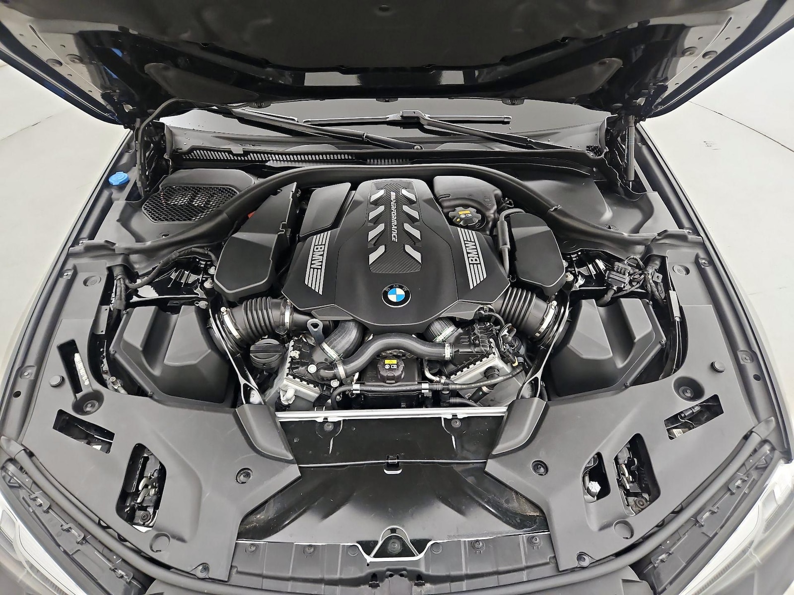 2021 BMW 5 Series M550i - Photo 24