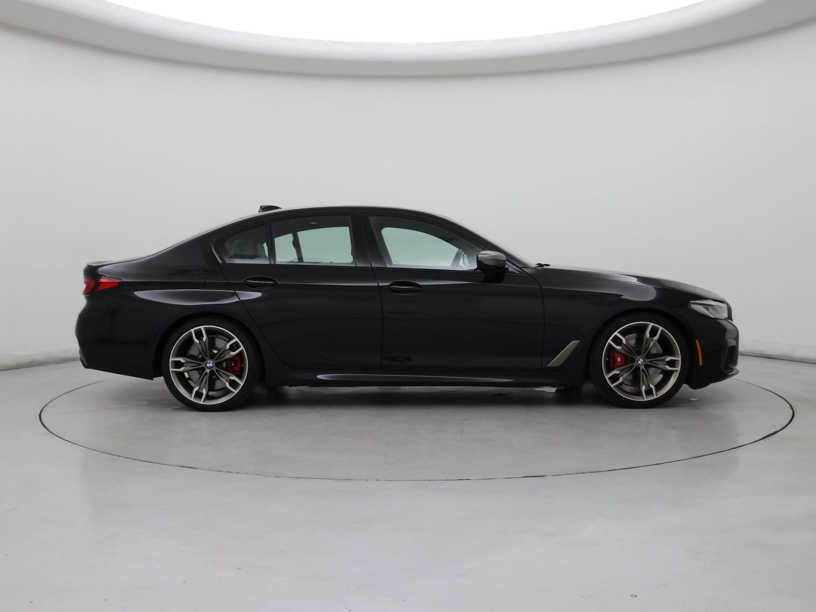 2021 BMW 5 Series M550i - Photo 8