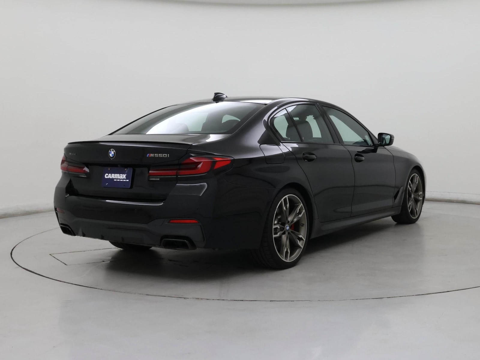 2021 BMW 5 Series M550i - Photo 9