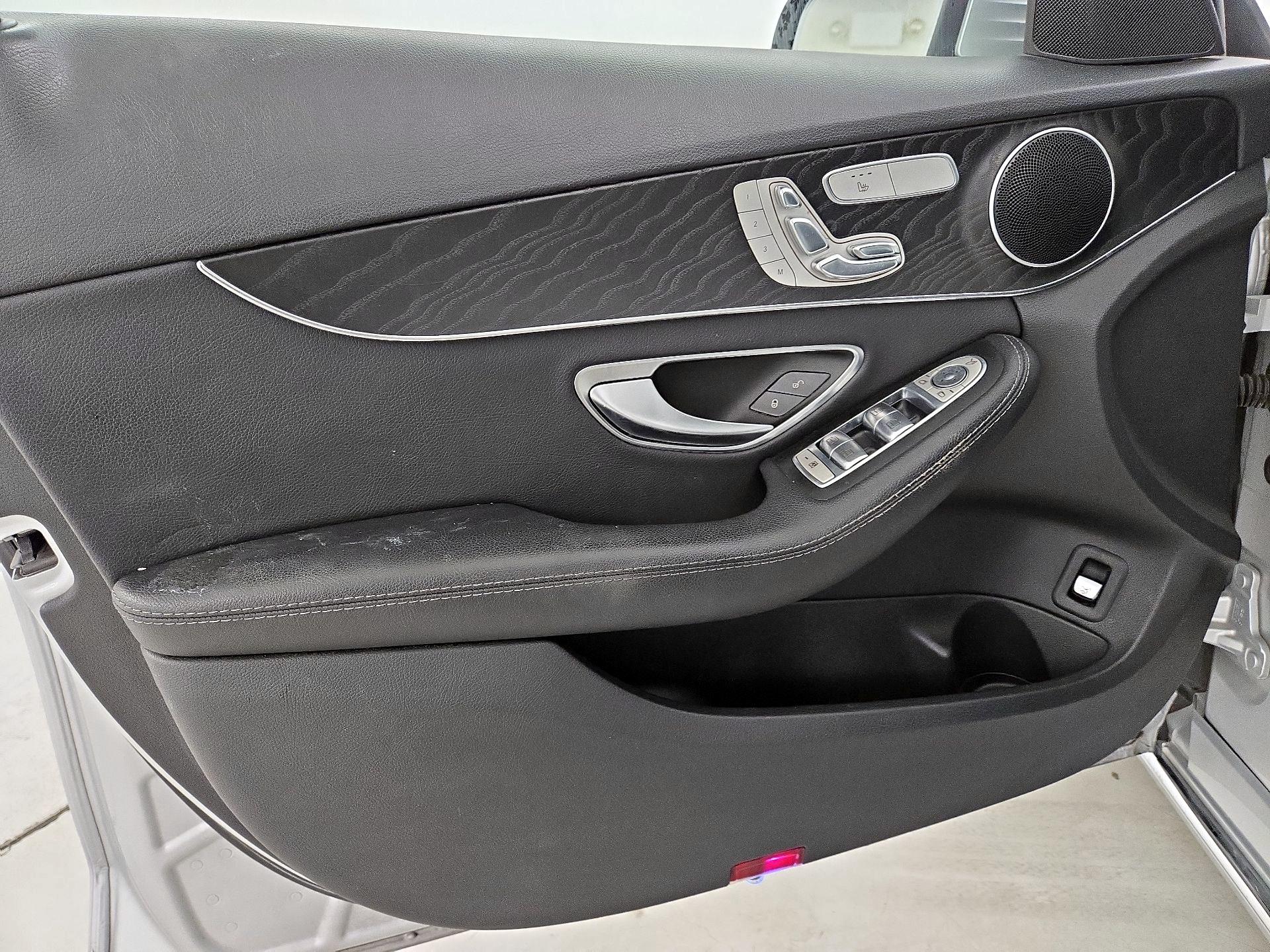 Thumbnail: 2016 Mercedes-Benz C-Class - 12