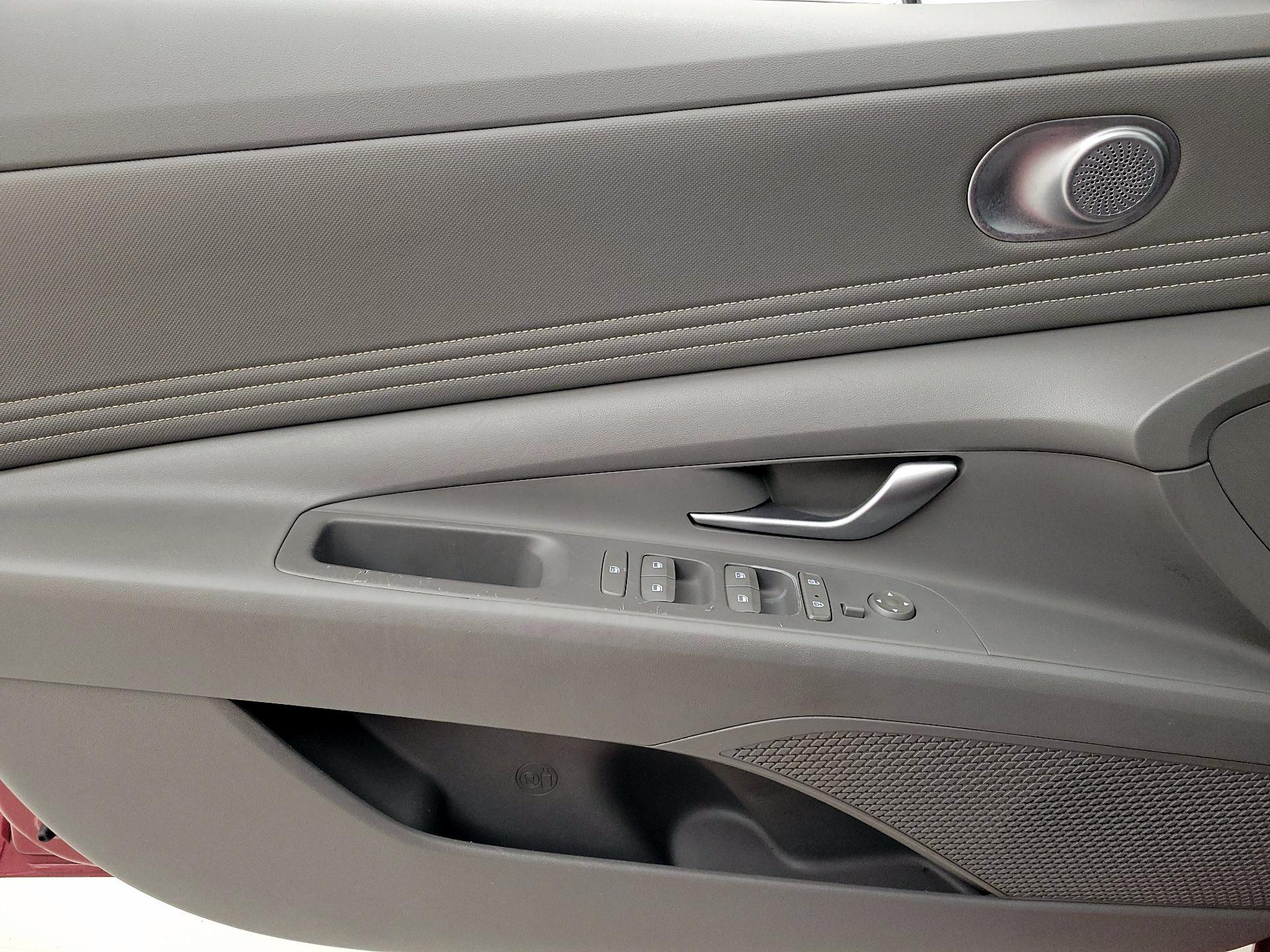 Thumbnail: 2022 Hyundai Elantra - 12