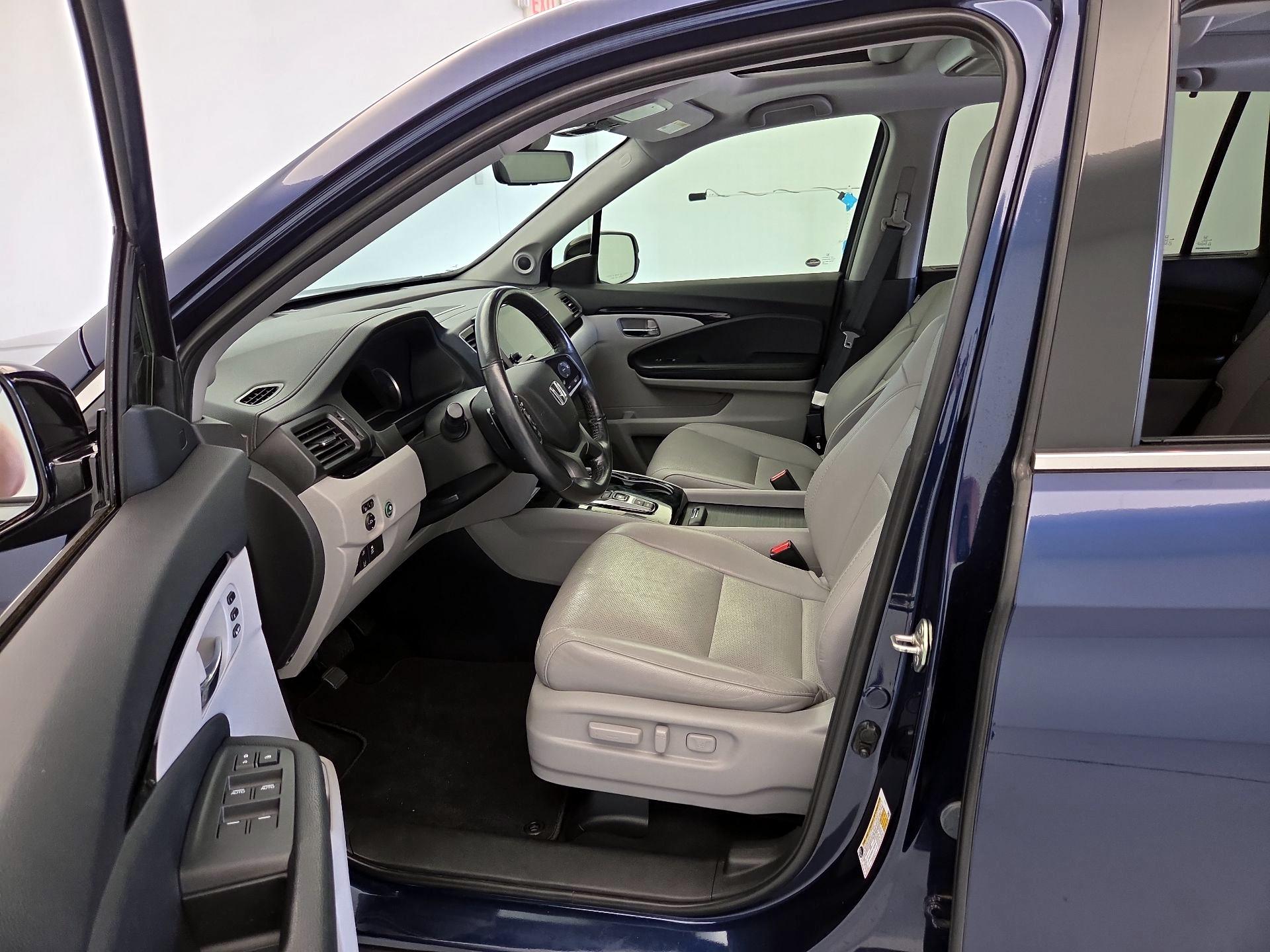 Thumbnail: 2019 Honda Pilot - 11