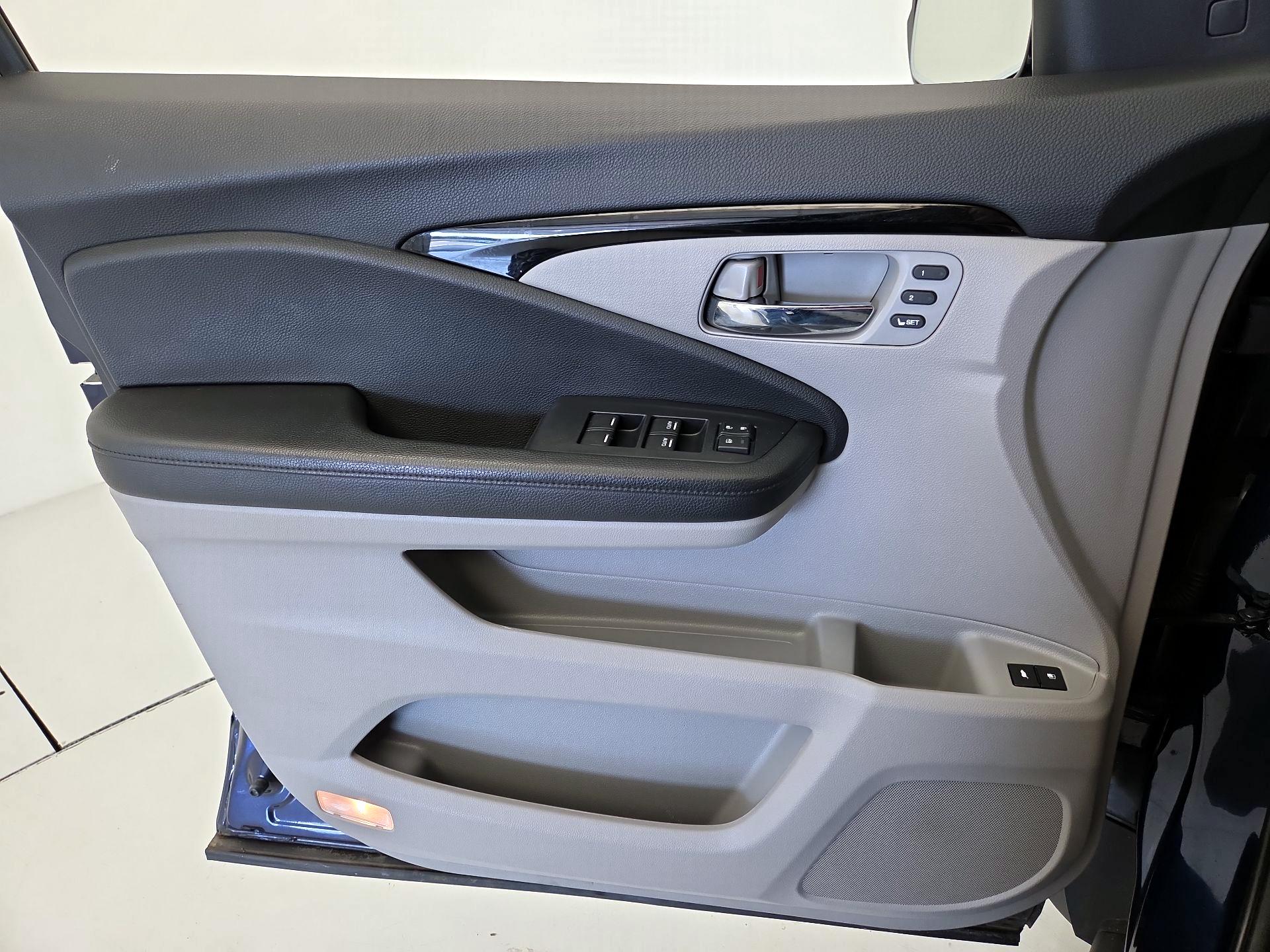Thumbnail: 2019 Honda Pilot - 12