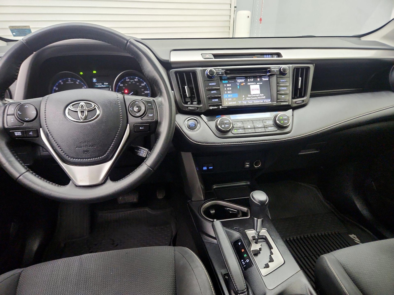 2017 Toyota RAV4 XLE - Photo 10