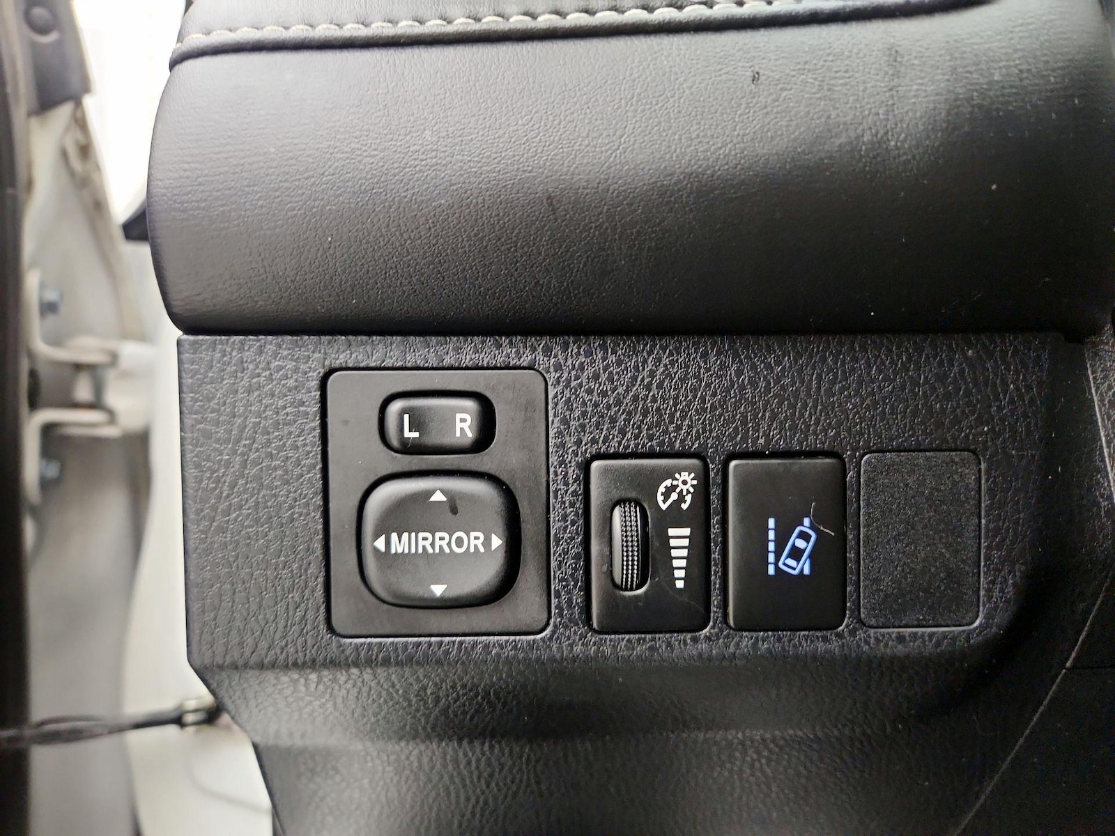 2017 Toyota RAV4 XLE - Photo 14