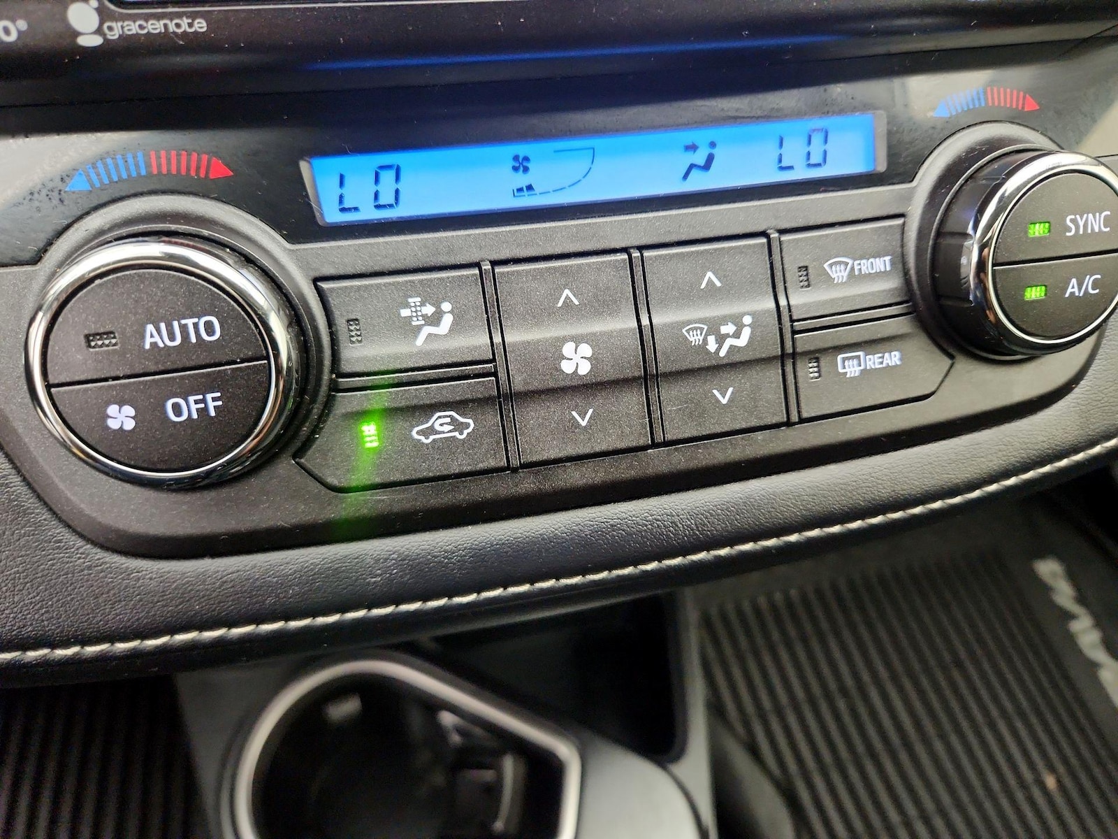 2017 Toyota RAV4 XLE - Photo 17