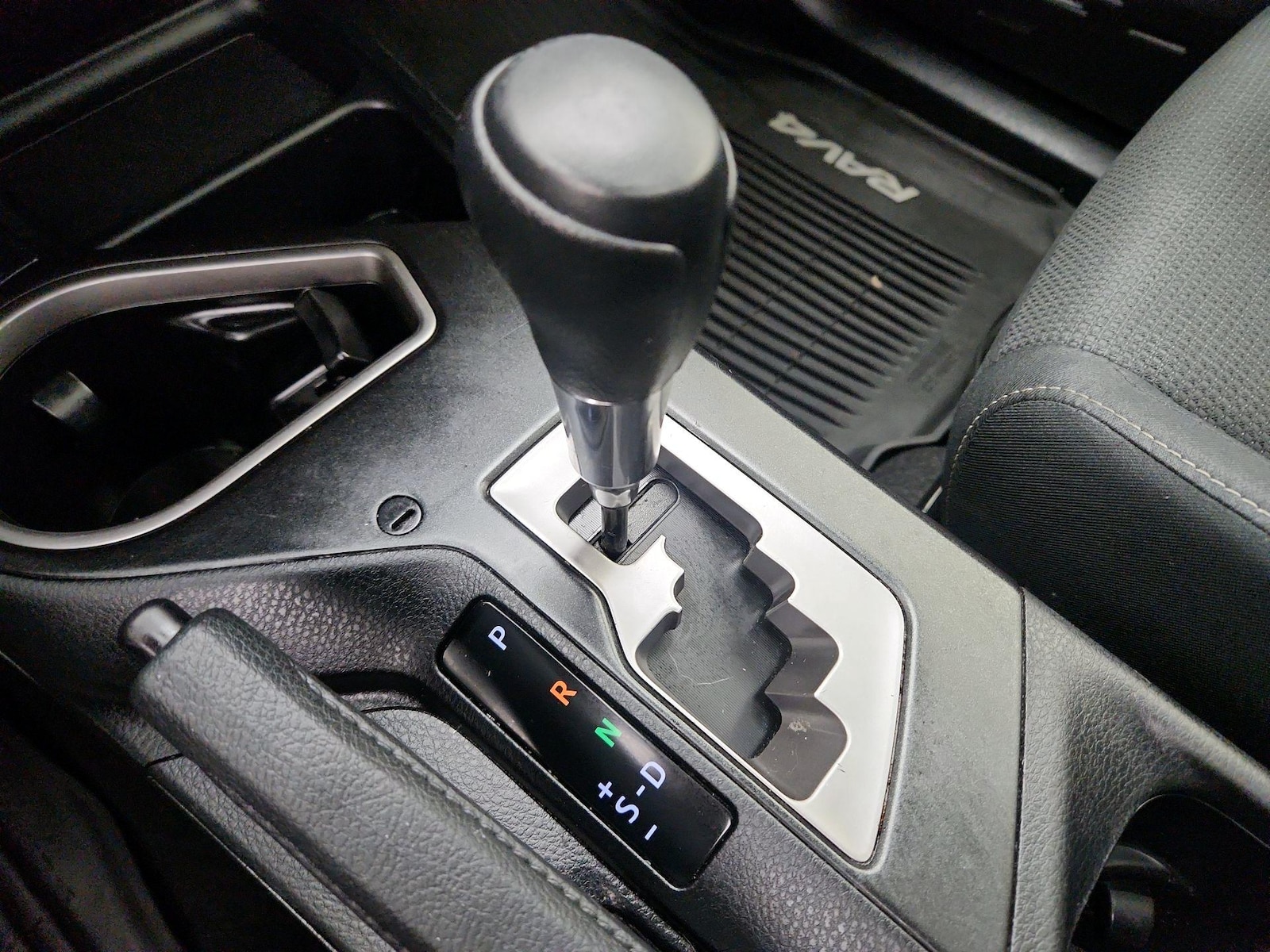 2017 Toyota RAV4 XLE - Photo 18