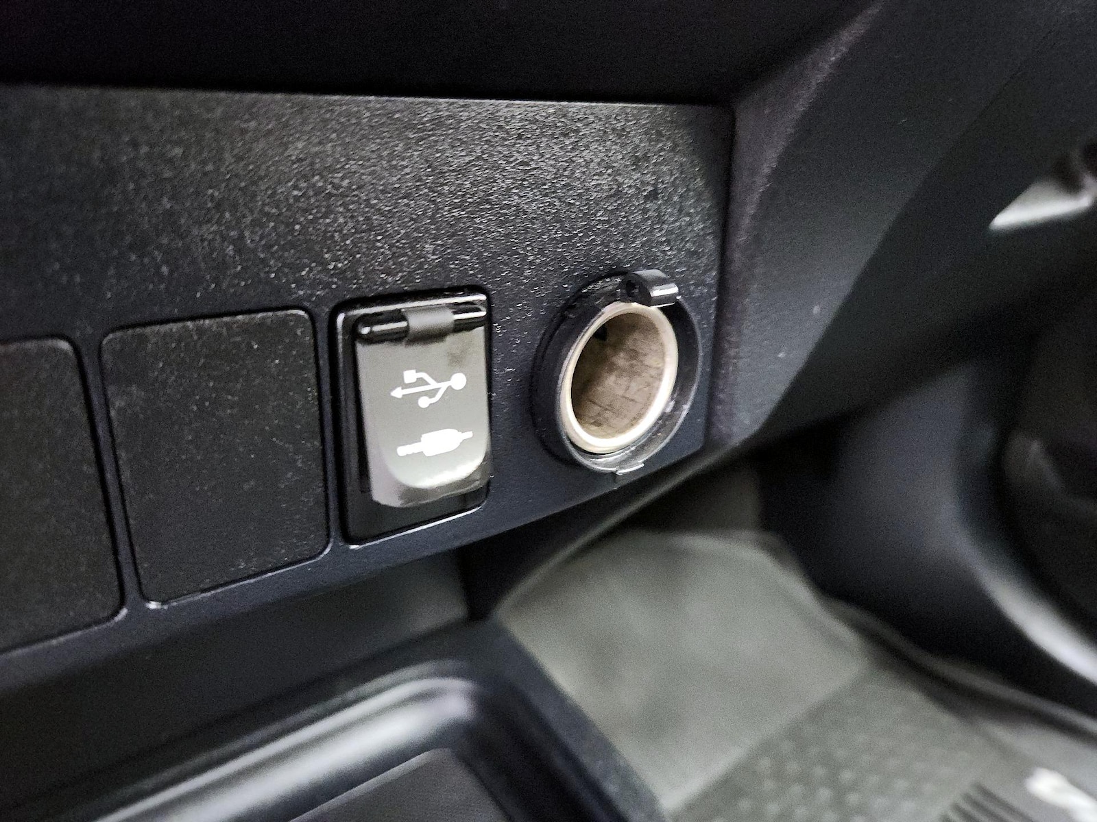 2017 Toyota RAV4 XLE - Photo 19