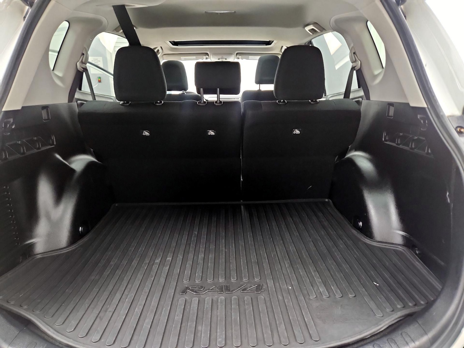 2017 Toyota RAV4 XLE - Photo 22
