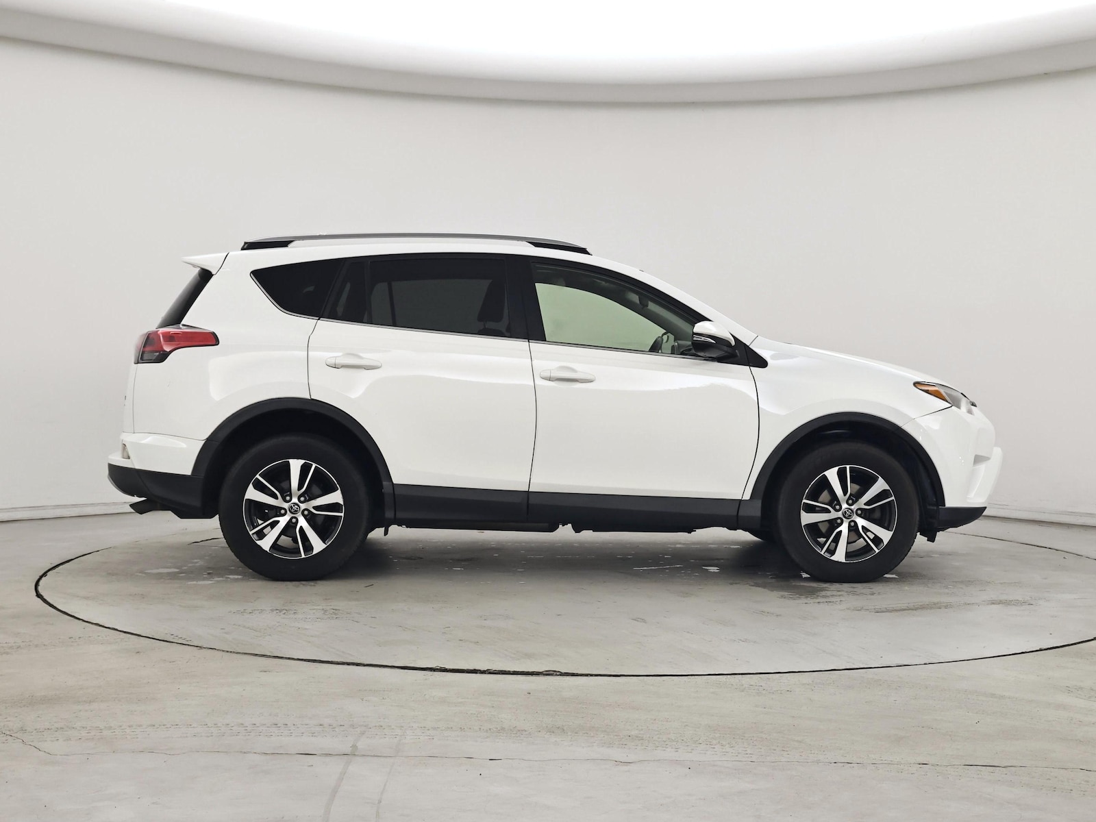 2017 Toyota RAV4 XLE - Photo 8