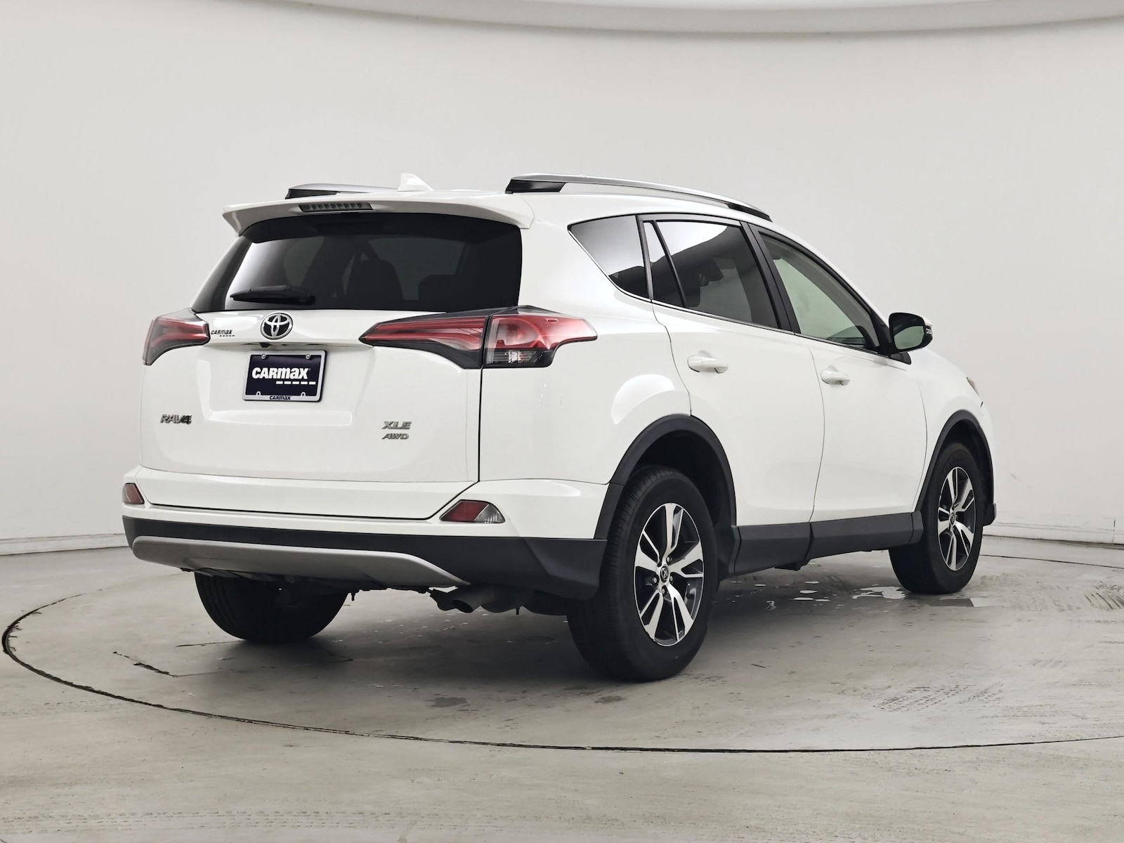 2017 Toyota RAV4 XLE - Photo 9