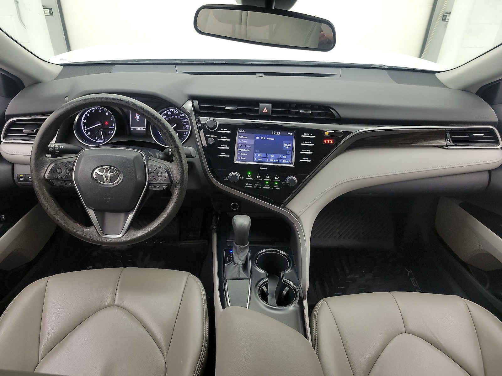 2020 Toyota Camry LE - Photo 10