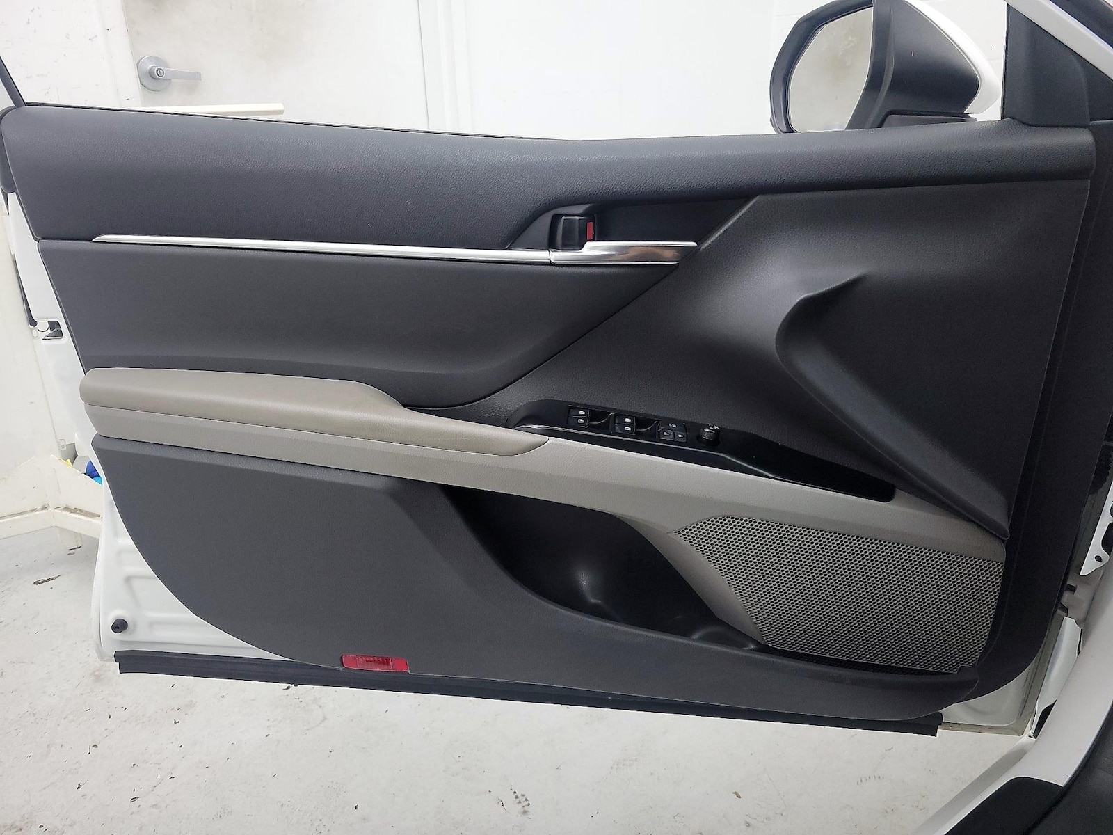 2020 Toyota Camry LE - Photo 13
