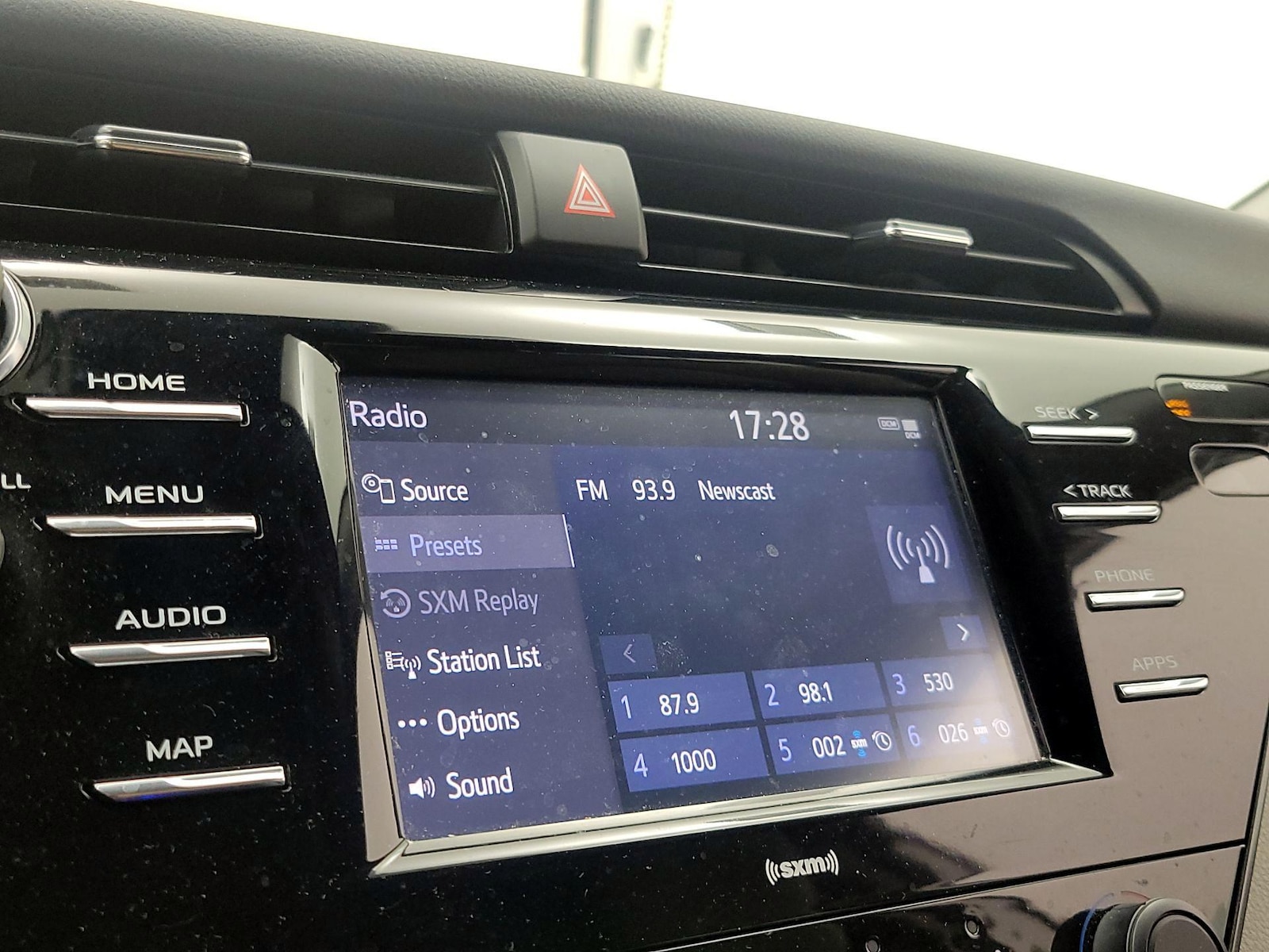 2020 Toyota Camry LE - Photo 16