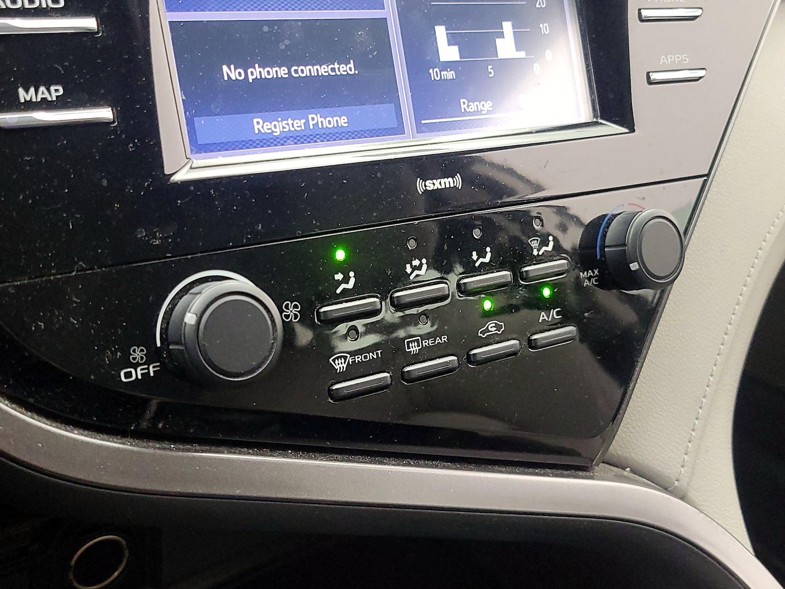 2020 Toyota Camry LE - Photo 17