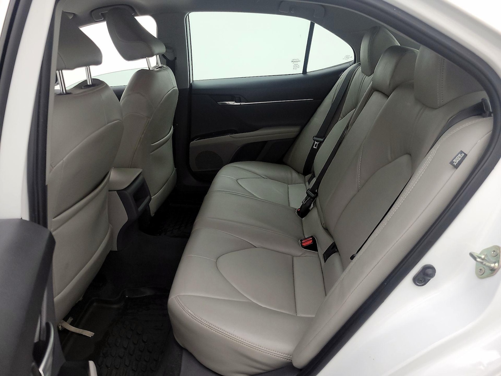 2020 Toyota Camry LE - Photo 19