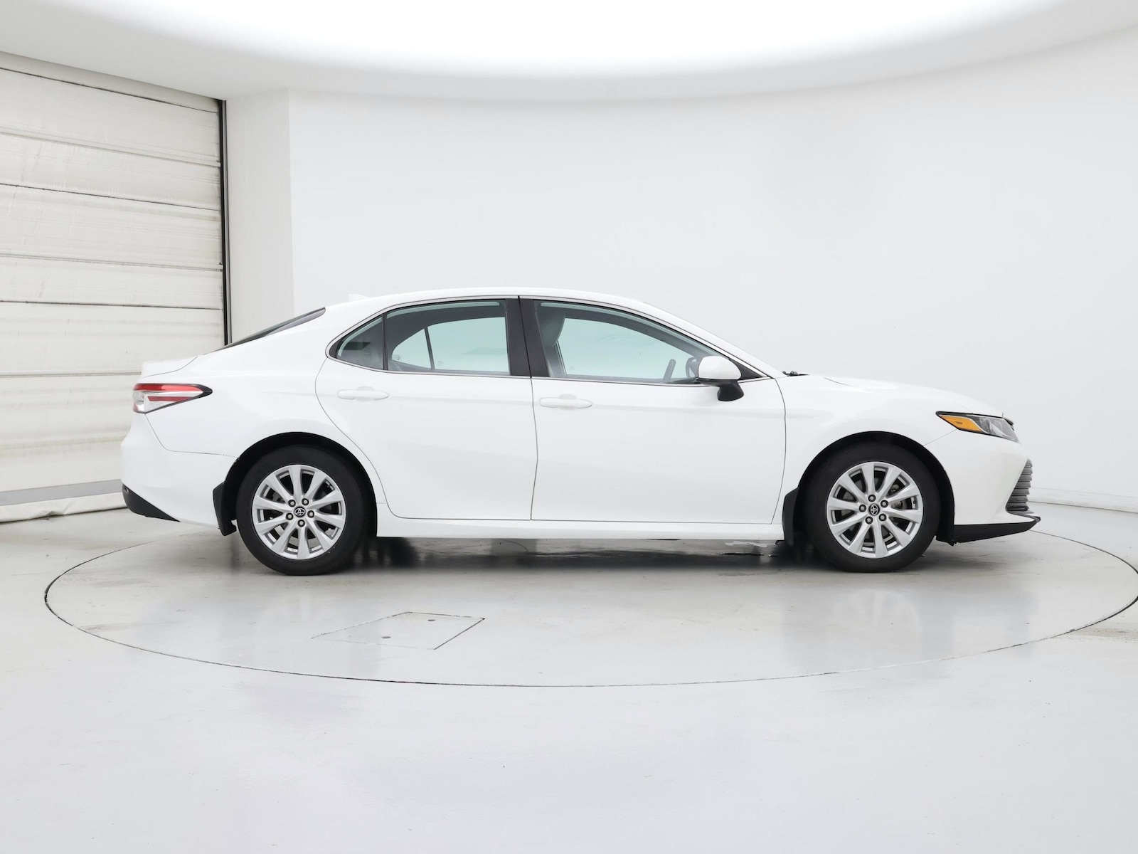 2020 Toyota Camry LE - Photo 8