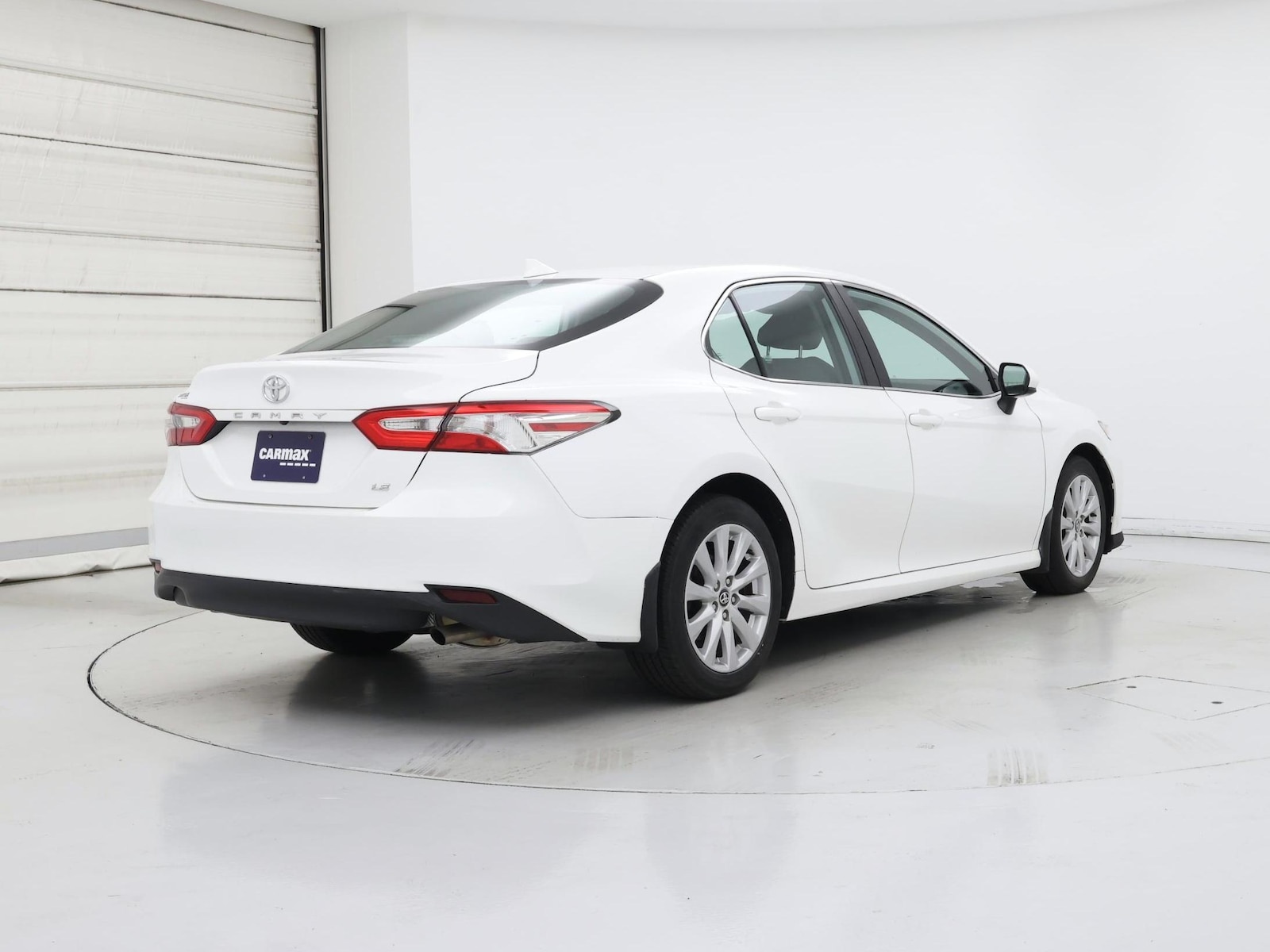 2020 Toyota Camry LE - Photo 9