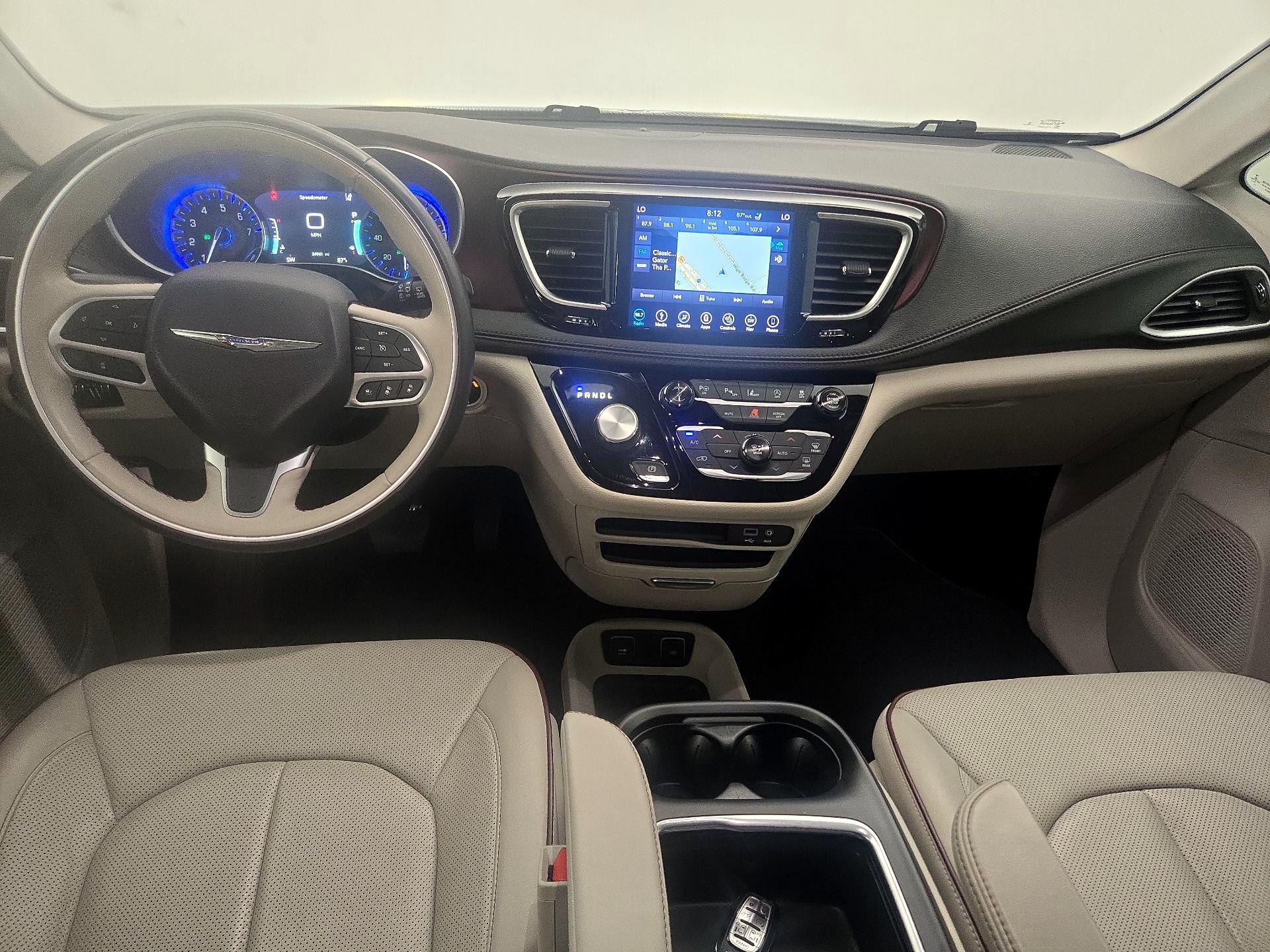 Thumbnail: 2018 Chrysler Pacifica - 9