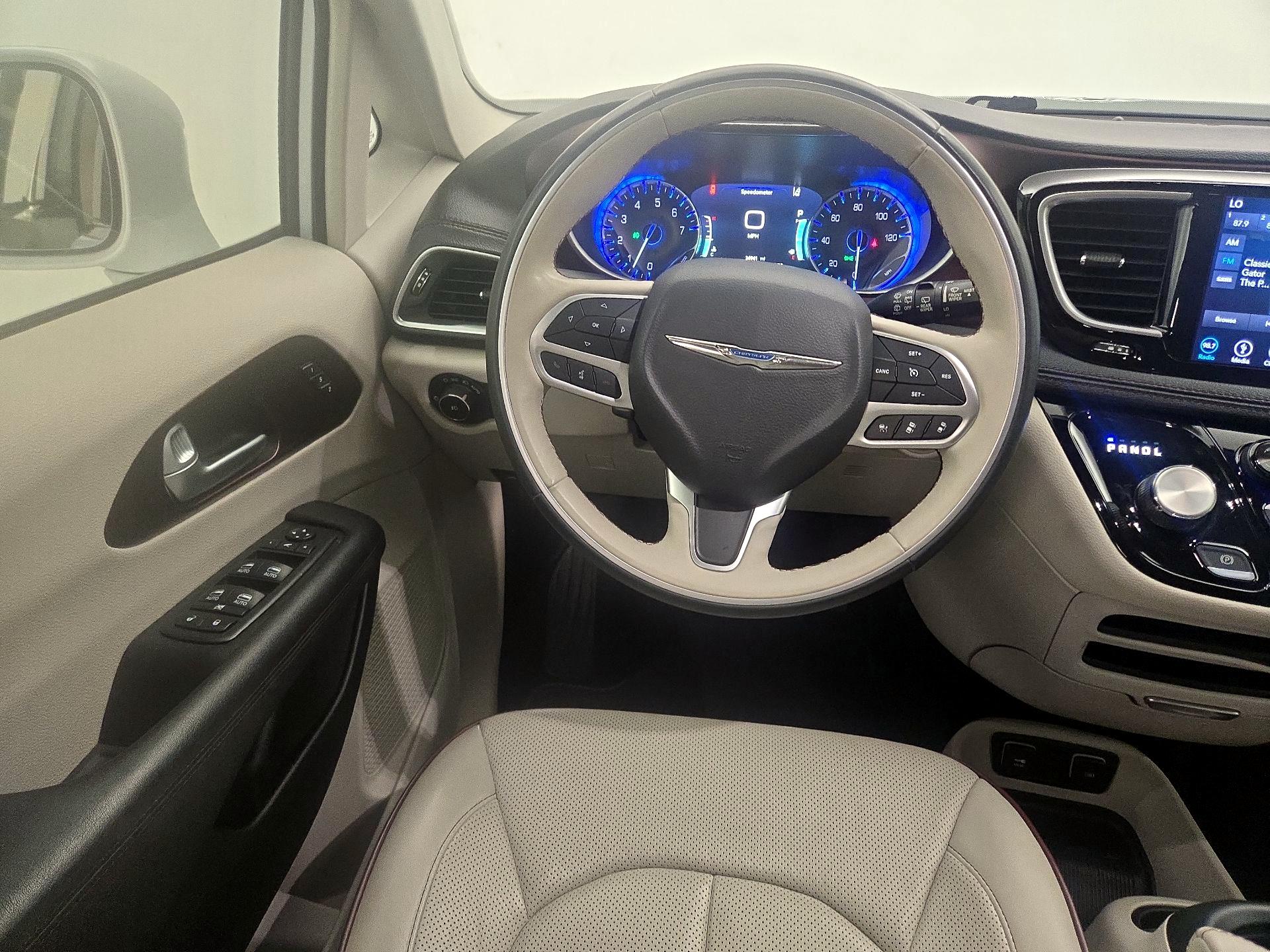 Thumbnail: 2018 Chrysler Pacifica - 10