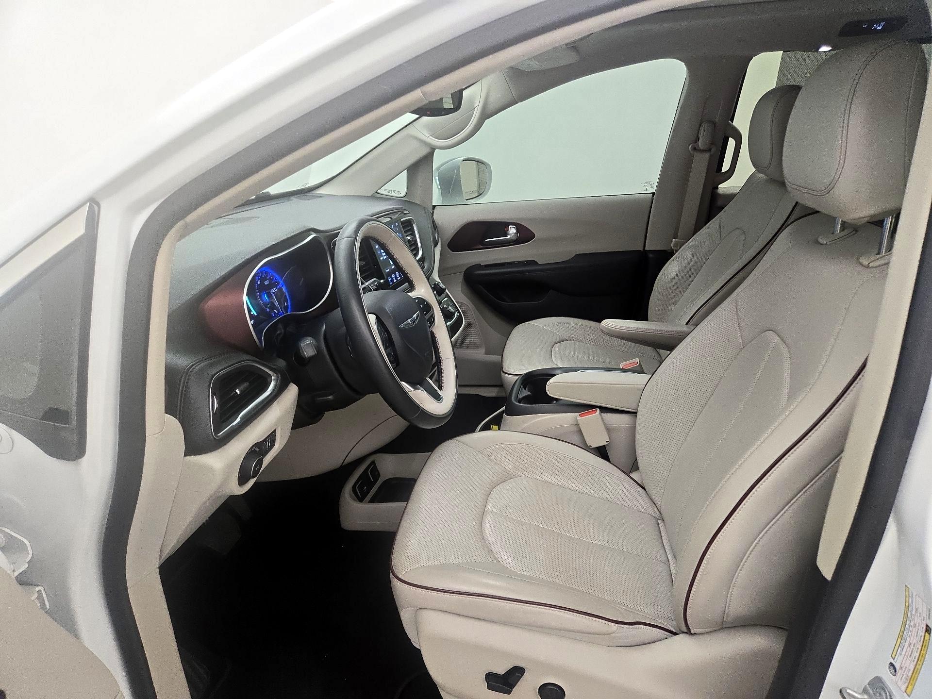 Thumbnail: 2018 Chrysler Pacifica - 11