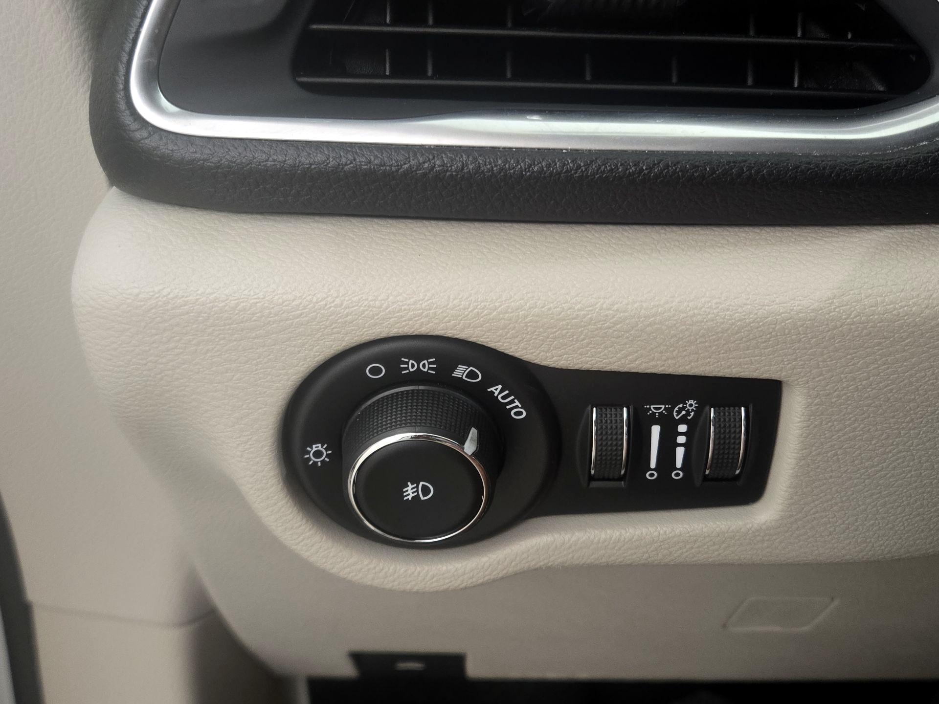 Thumbnail: 2018 Chrysler Pacifica - 13