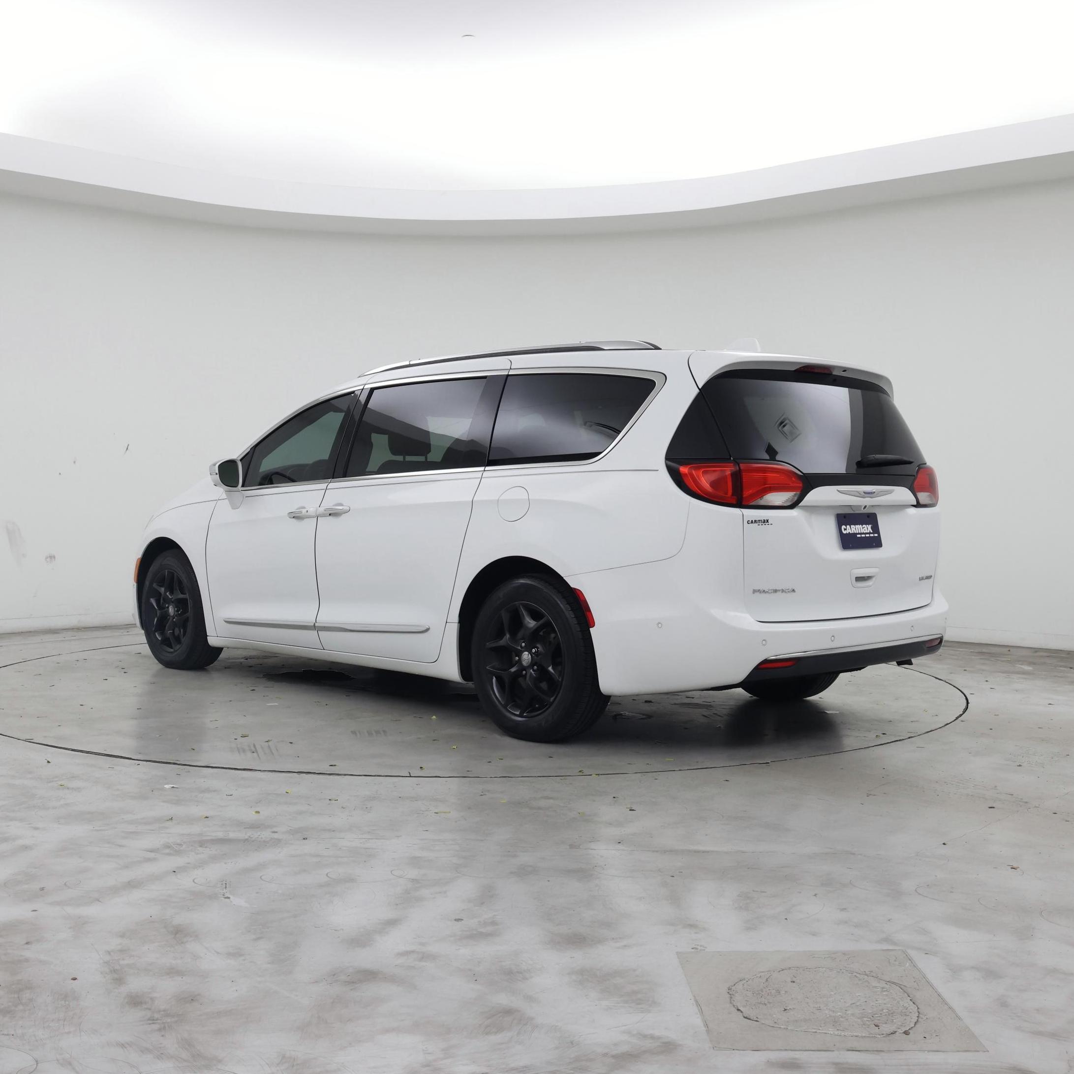 Thumbnail: 2018 Chrysler Pacifica - 2