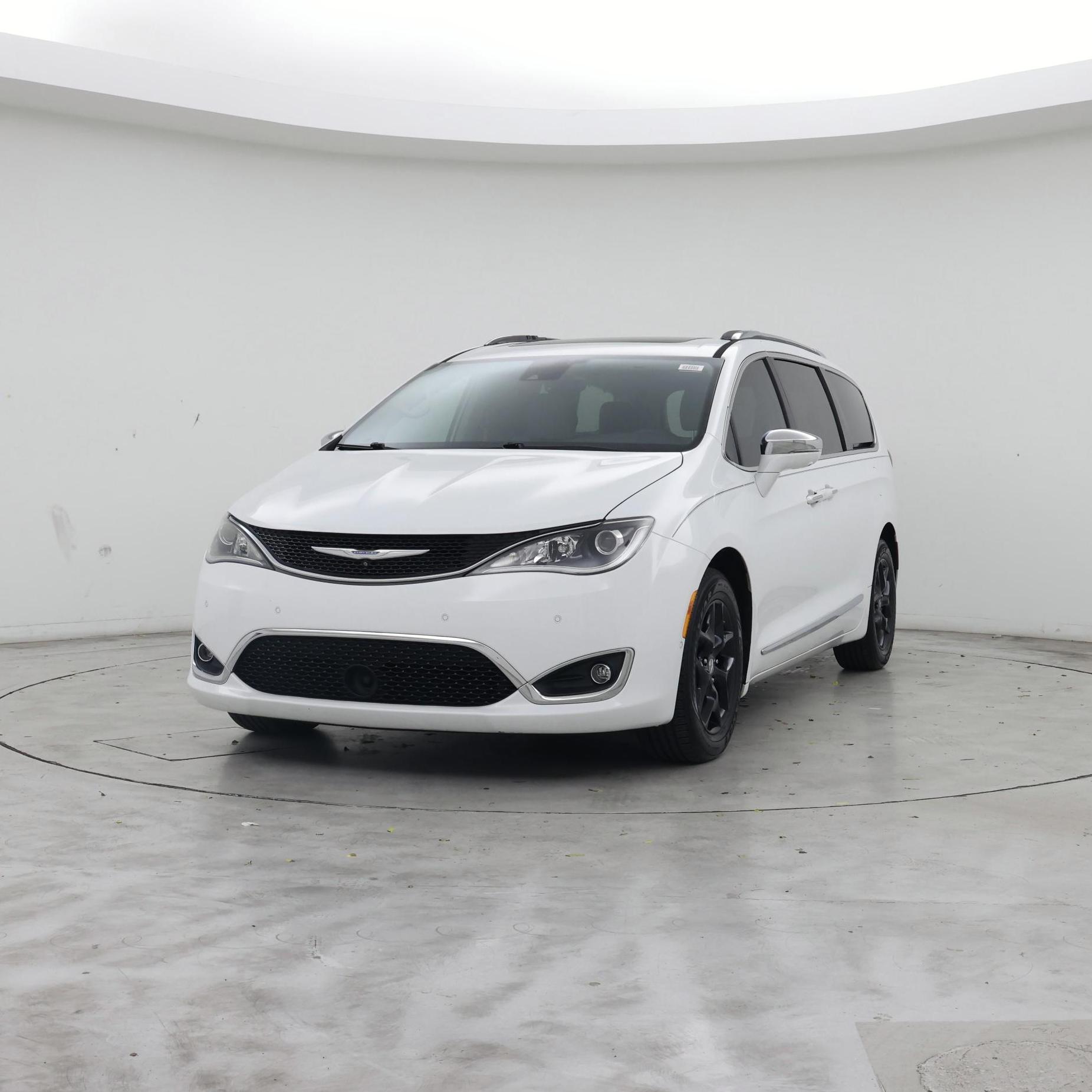 Thumbnail: 2018 Chrysler Pacifica - 4